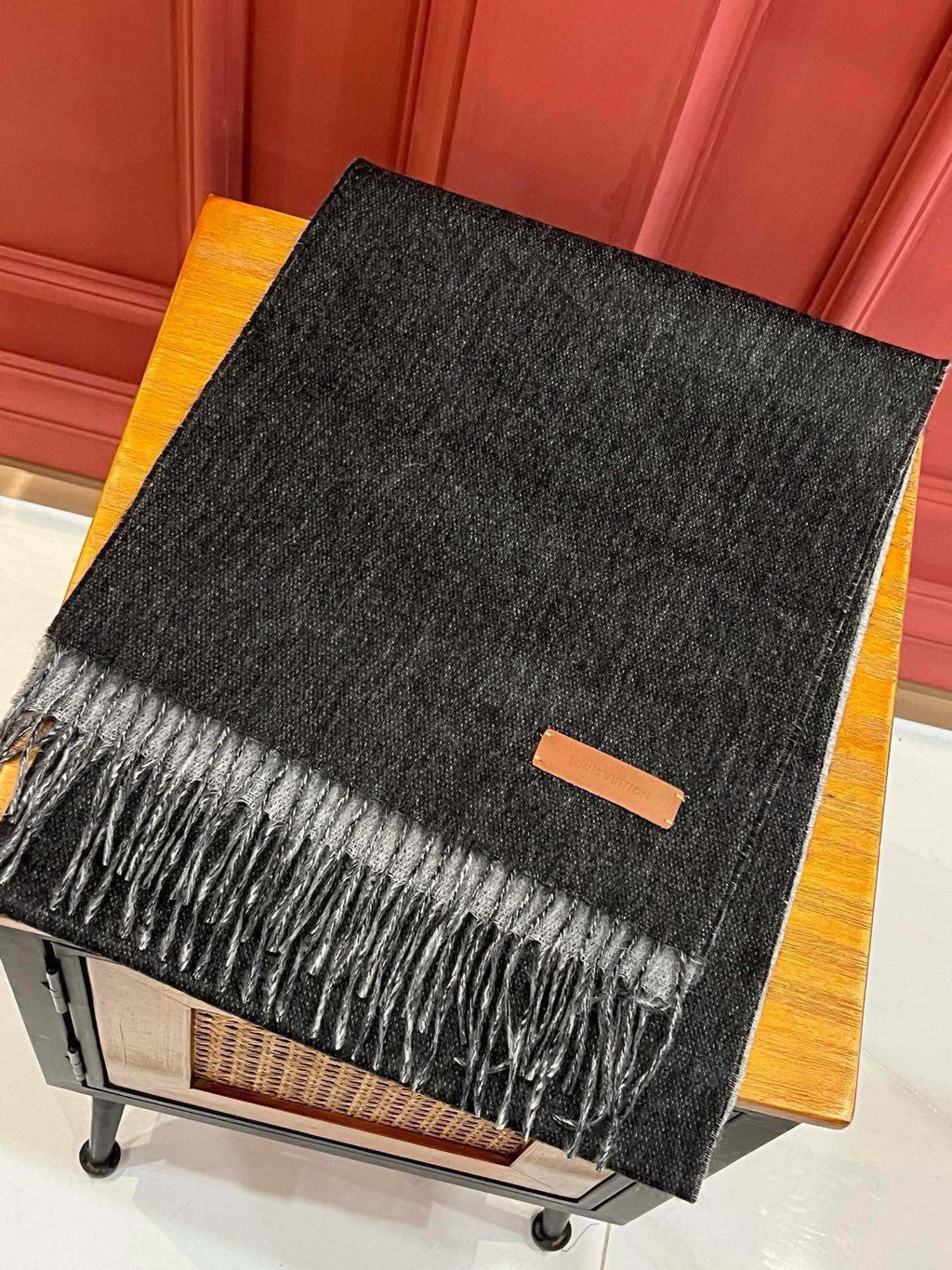 LOUIS VUITTON SCARF 180 CM IN BLACK CASHMERE 396477