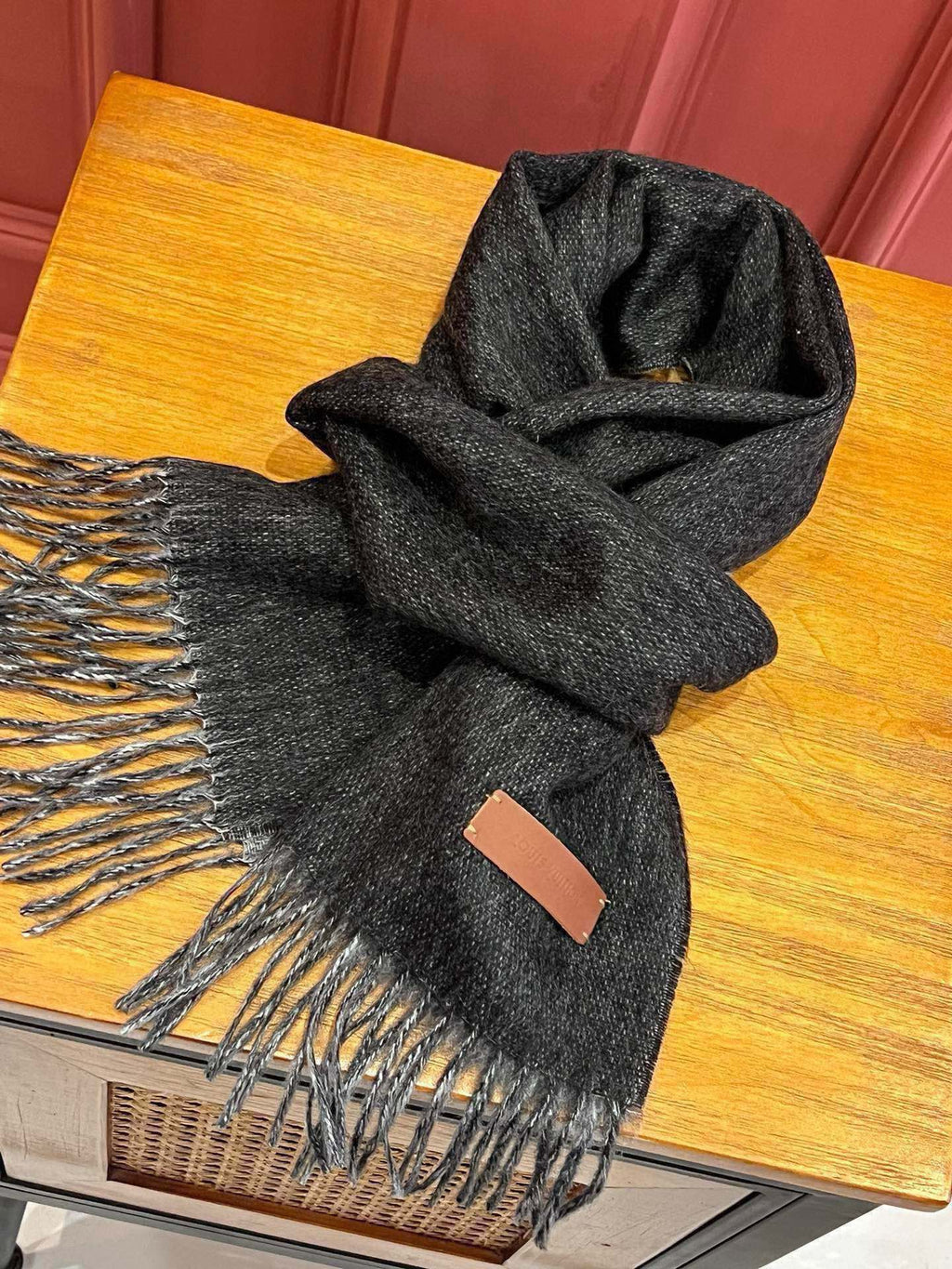 LOUIS VUITTON SCARF 180 CM IN BLACK CASHMERE 396477