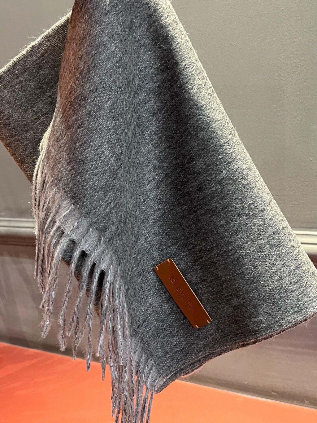 LOUIS VUITTON SCARF 180 CM IN DARK GRAY CASHMERE 396480
