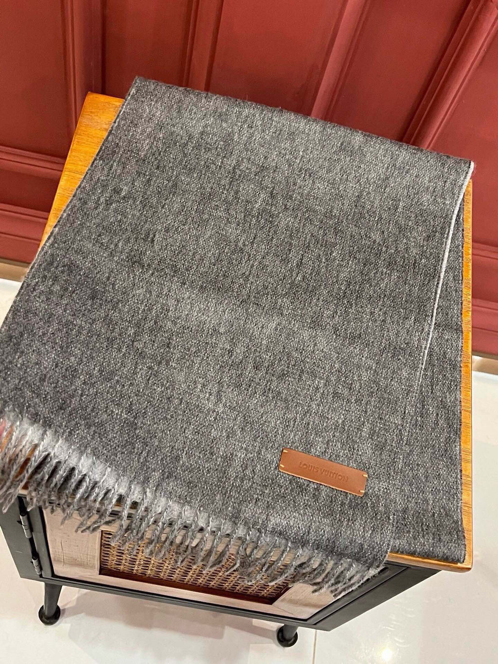 LOUIS VUITTON SCARF 180 CM IN DARK GRAY CASHMERE 396480