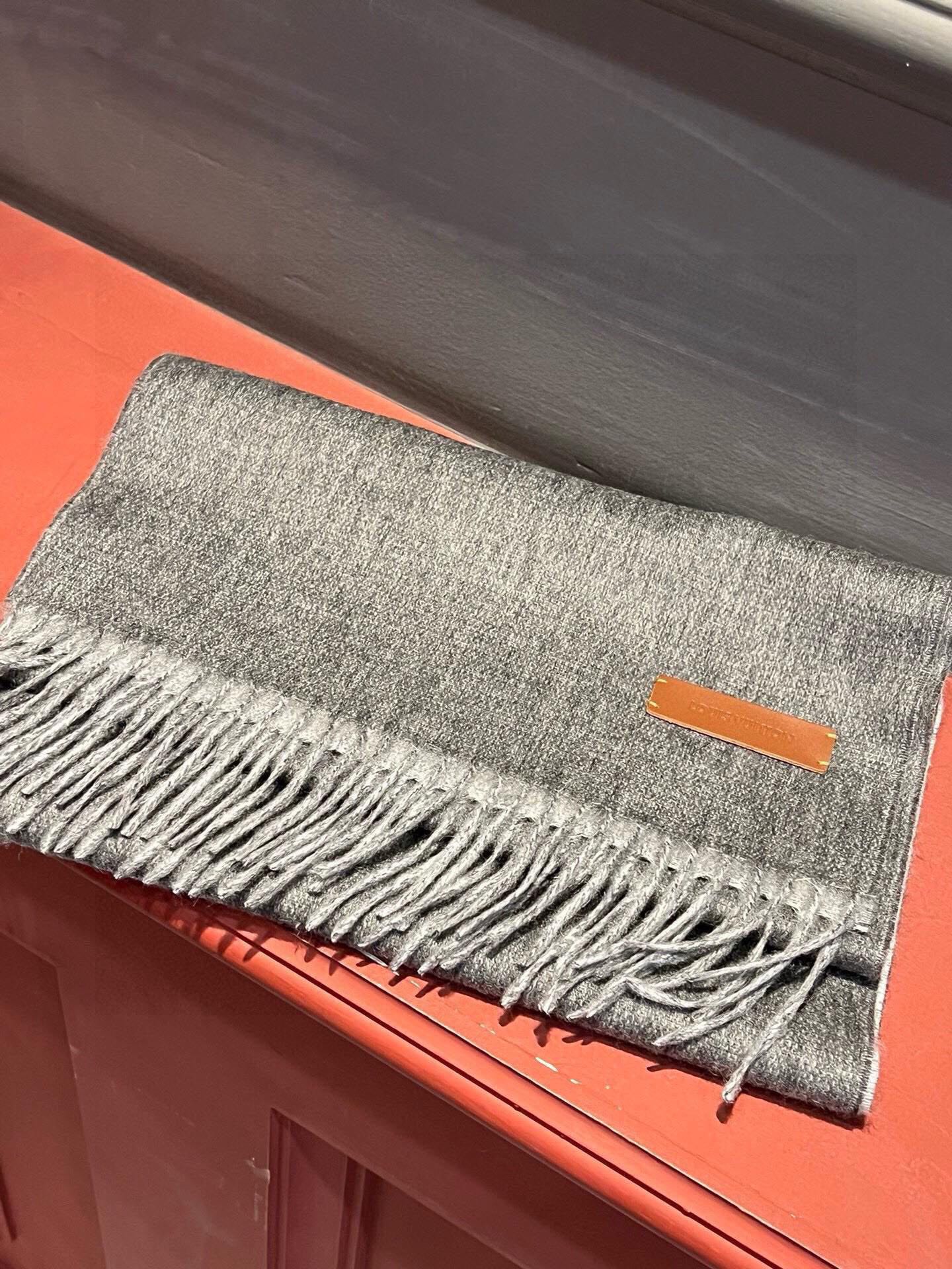 LOUIS VUITTON SCARF 180 CM IN DARK GRAY CASHMERE 396480