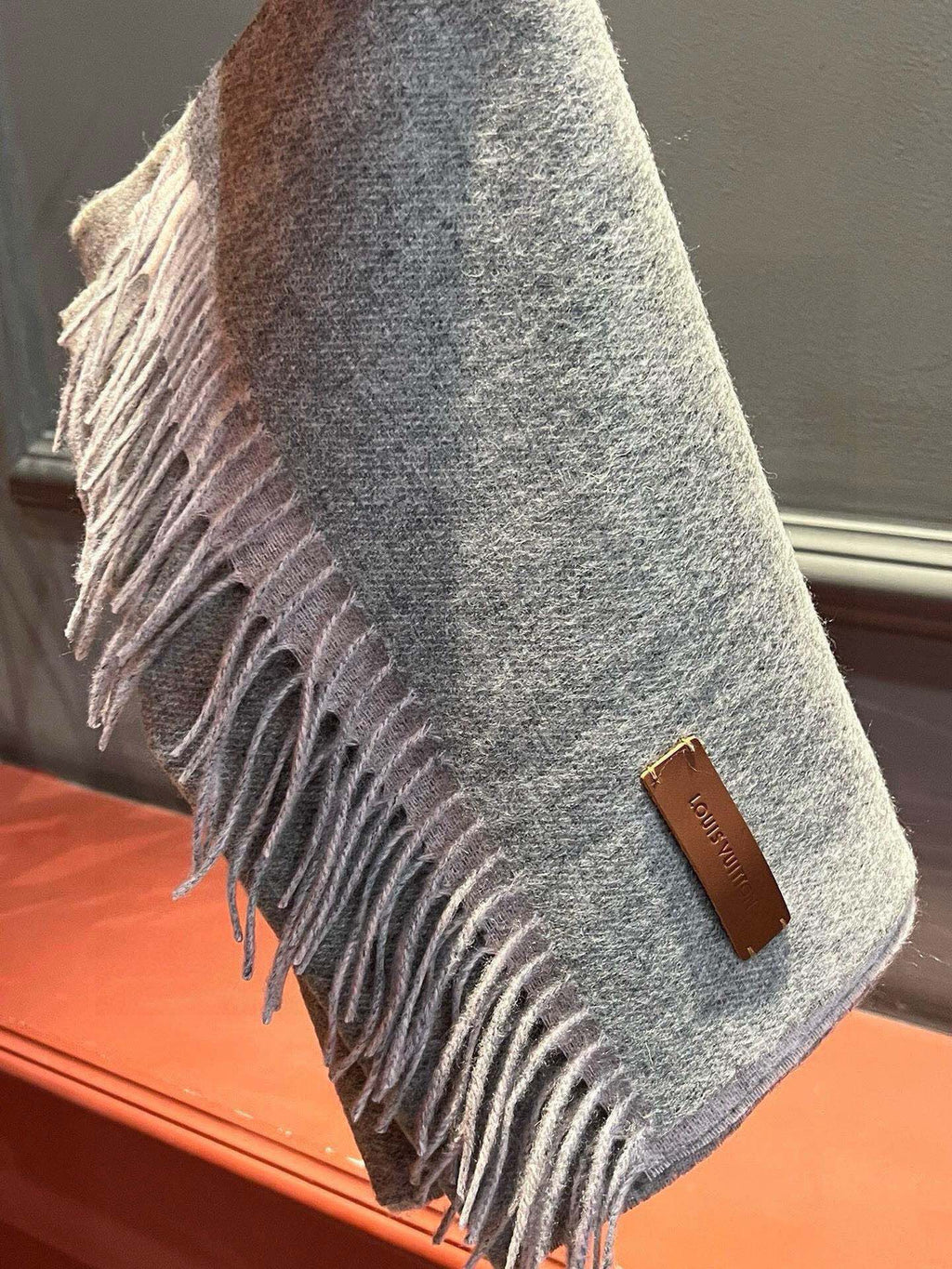 LOUIS VUITTON SCARF 180 CM IN DOVE GRAY CASHMERE 396481