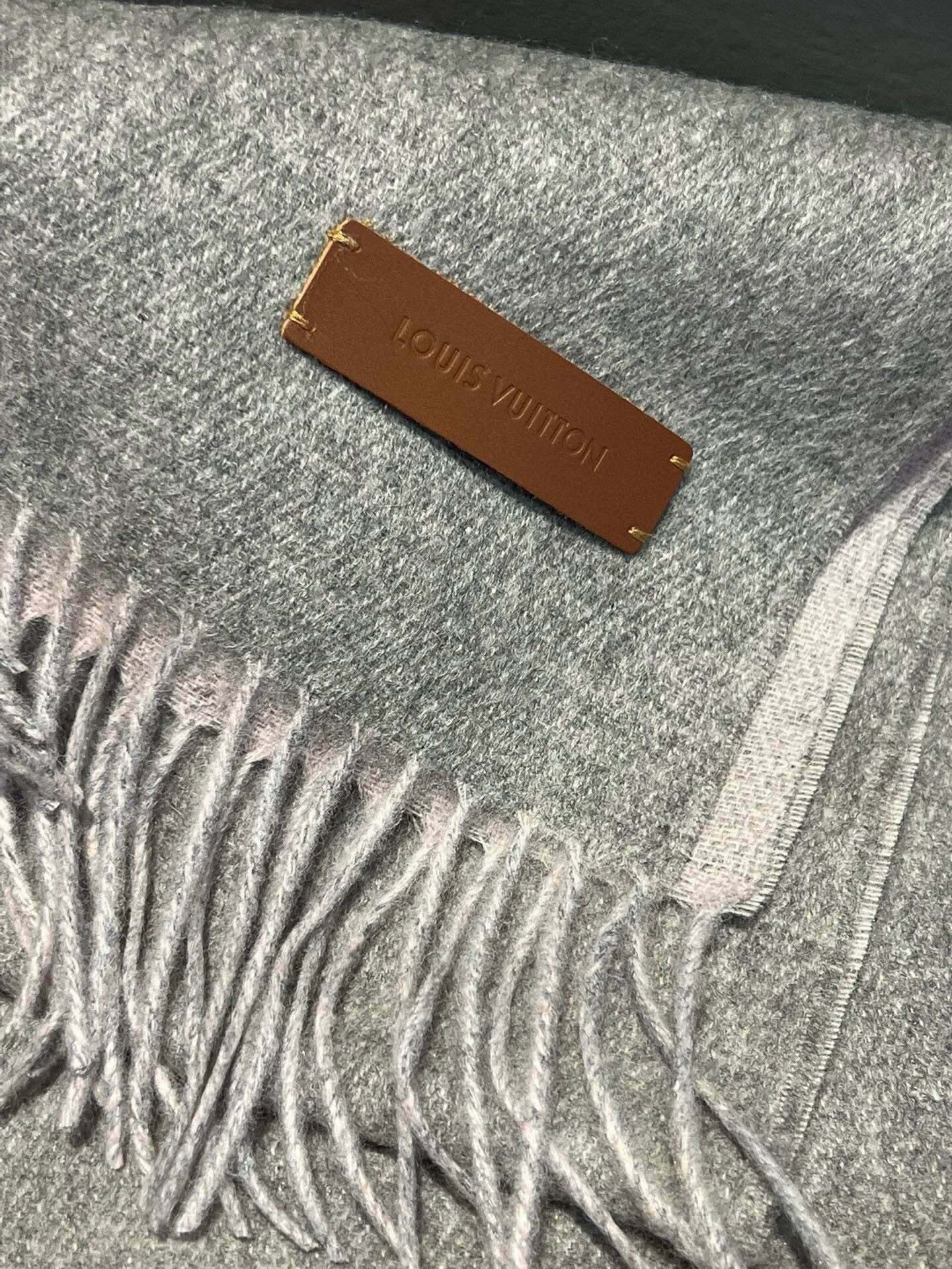 LOUIS VUITTON SCARF 180 CM IN DOVE GRAY CASHMERE 396481