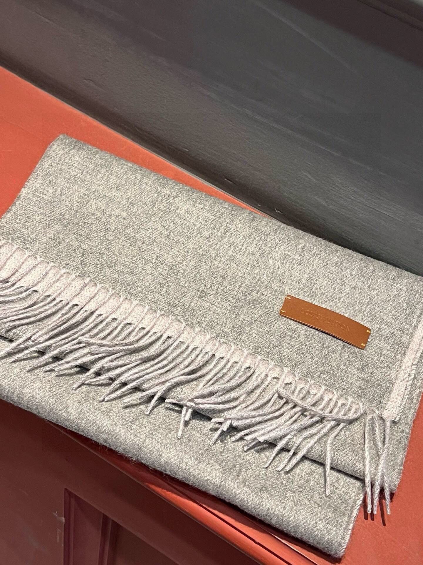 LOUIS VUITTON SCARF 180 CM IN DOVE GRAY CASHMERE 396481