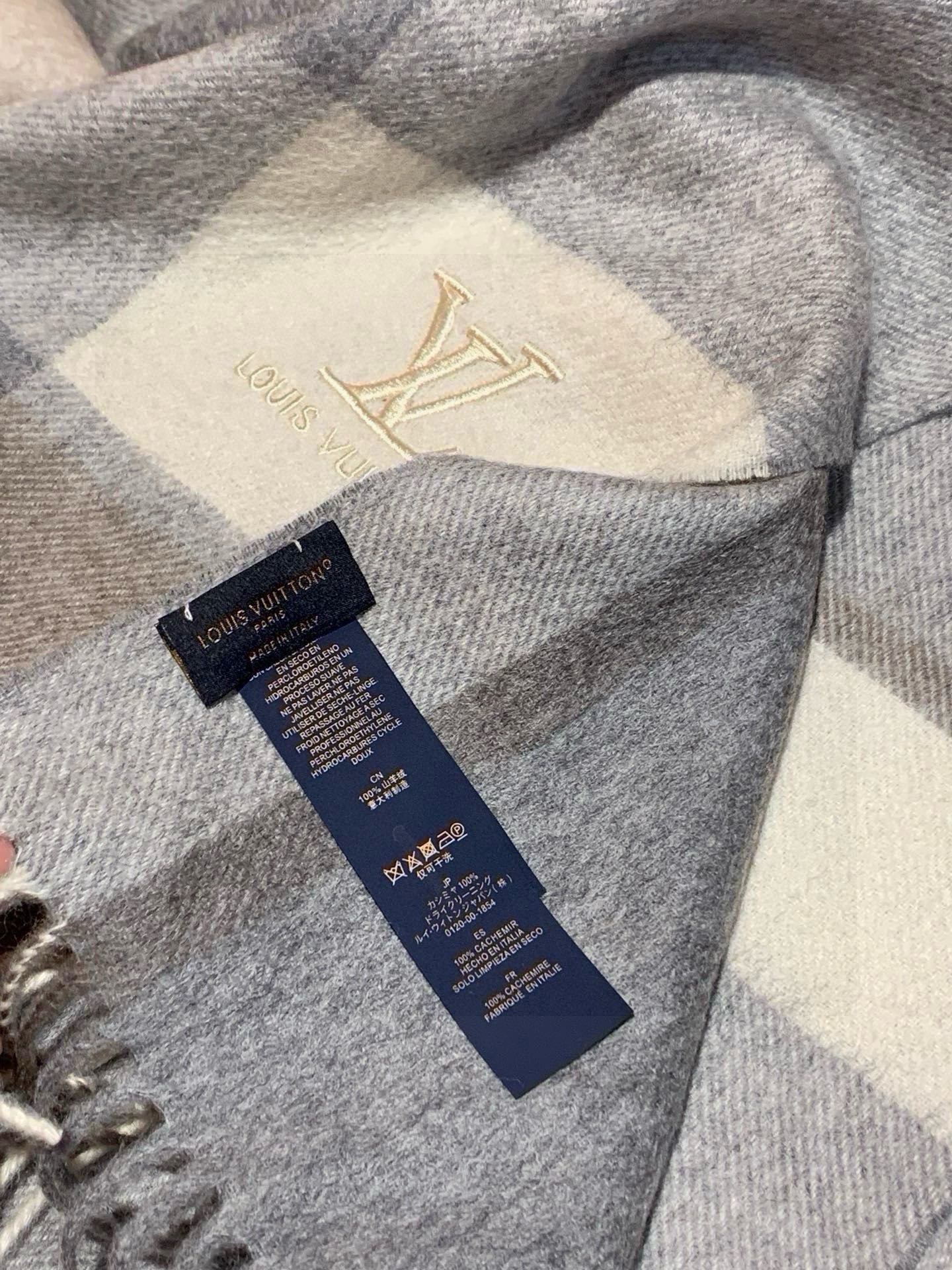 LOUIS VUITTON SCARF 180 CM IN DOVE GRAY MIX WHITE CASHMERE 399873