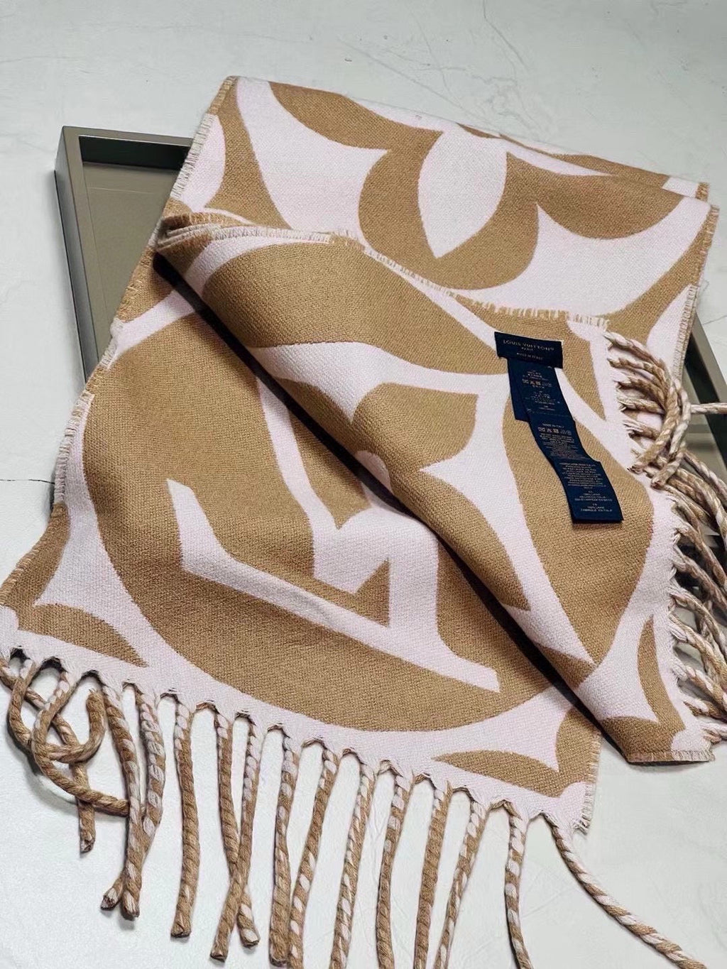 LOUIS VUITTON MEDALLION SCARF 235 CM IN PEANUT BROWN MIX WHITE WOOL 399899