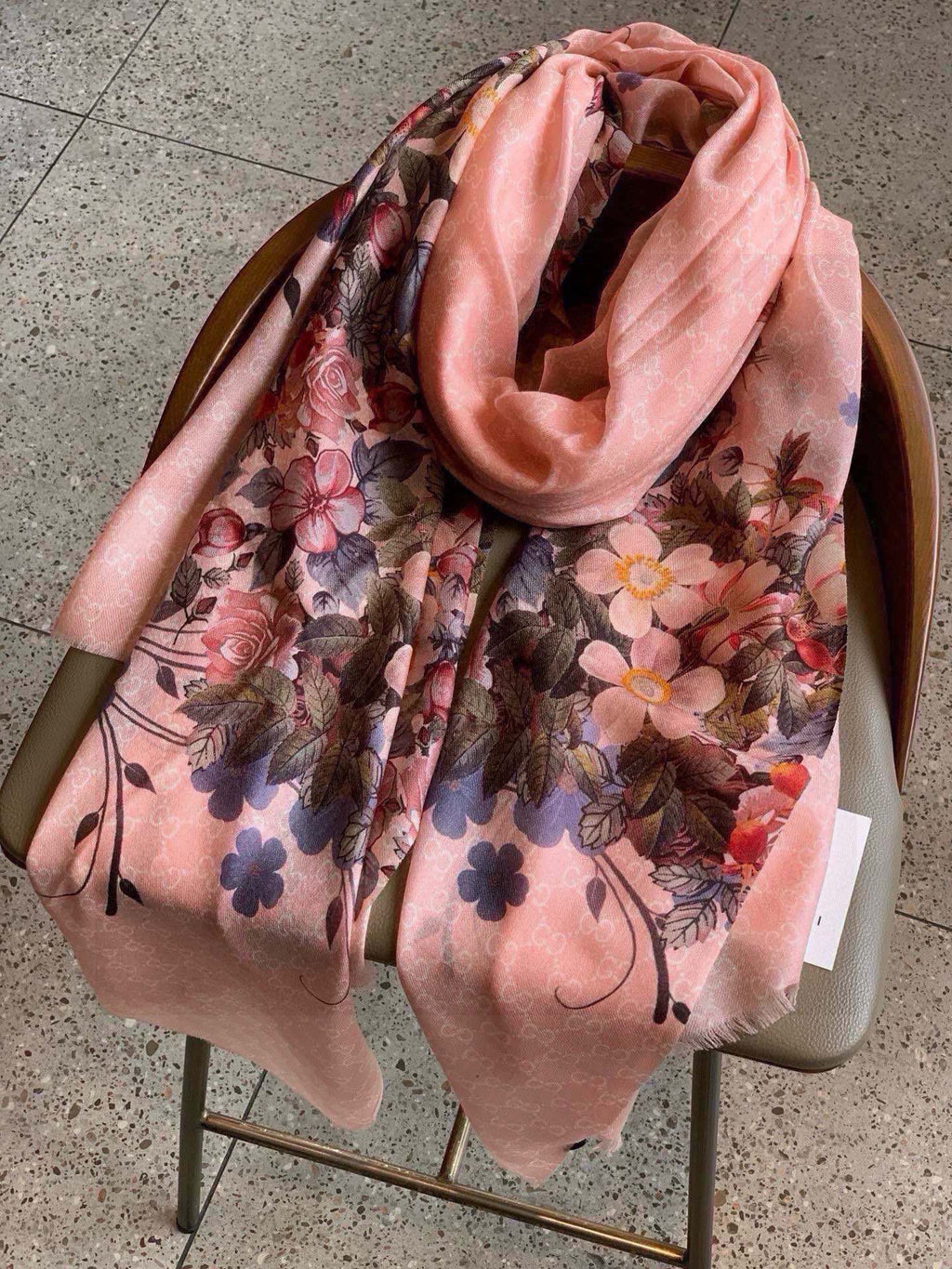 GUCCI SCARF 200 CM IN BLUSH PINK CASHMERE WITH COLORFUL FLOWER 405253