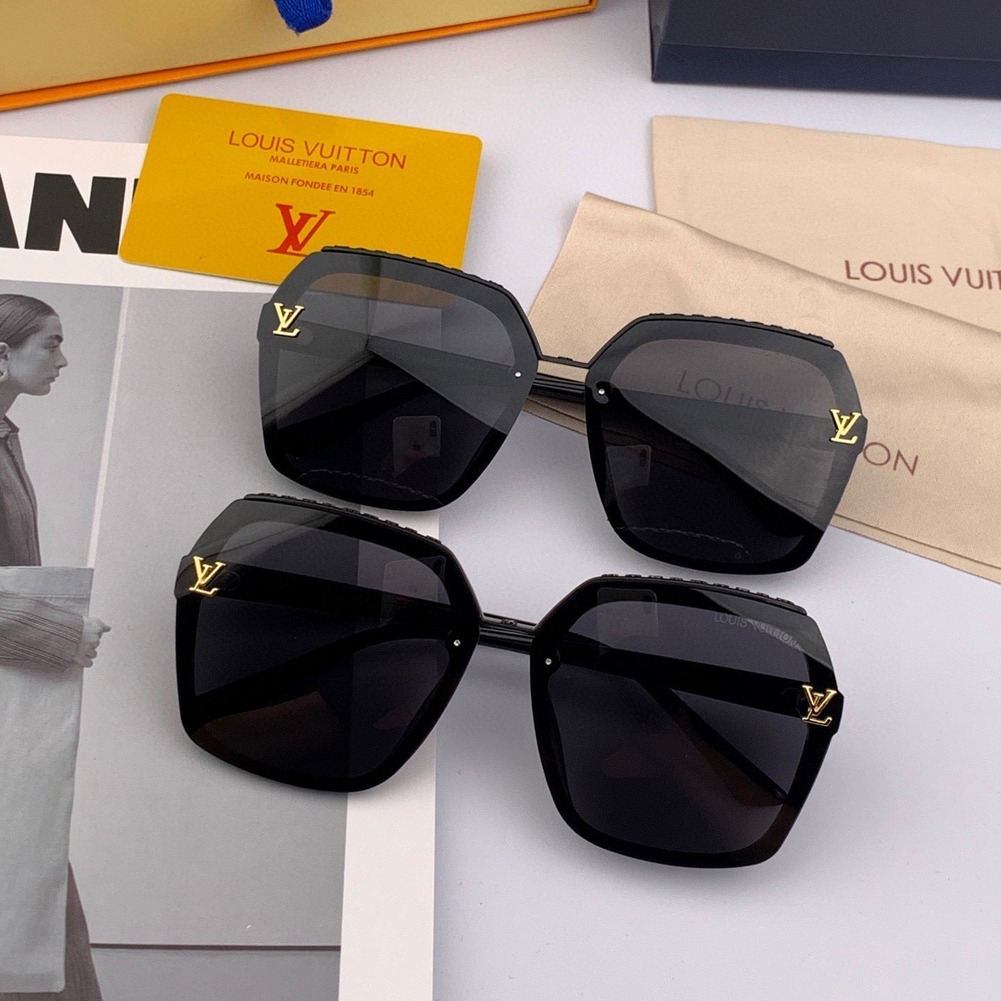 LOUIS VUITTON SQUARE SUNGLASSES L30157 IN BLACK ACETATE MONOGRAM LOGO