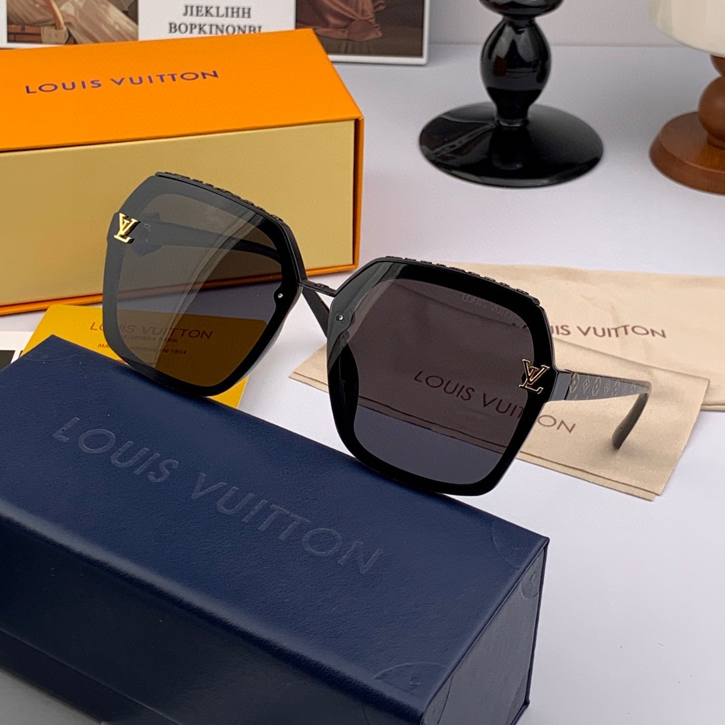 LOUIS VUITTON SQUARE SUNGLASSES L30157 IN BLACK ACETATE MONOGRAM LOGO
