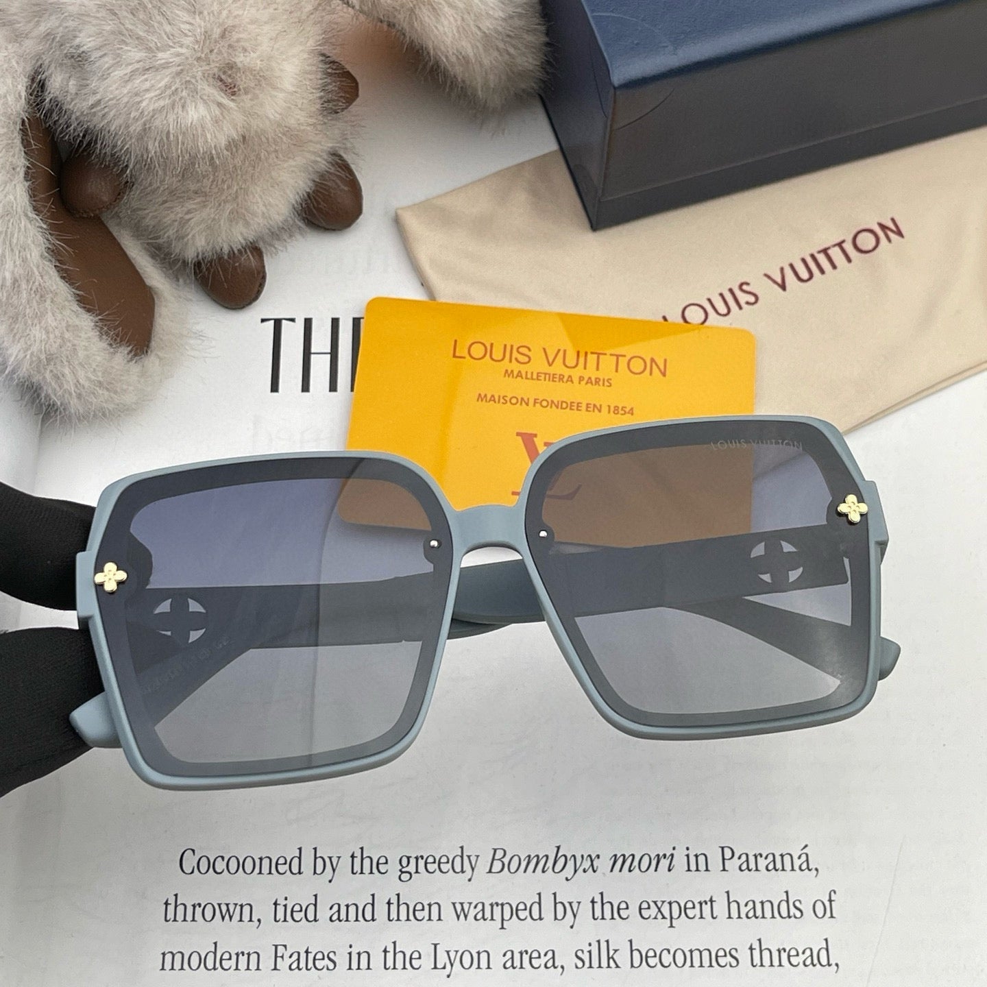 LOUIS VUITTON GRAM SQUARE SUNGLASSES L2200 IN ACETATE