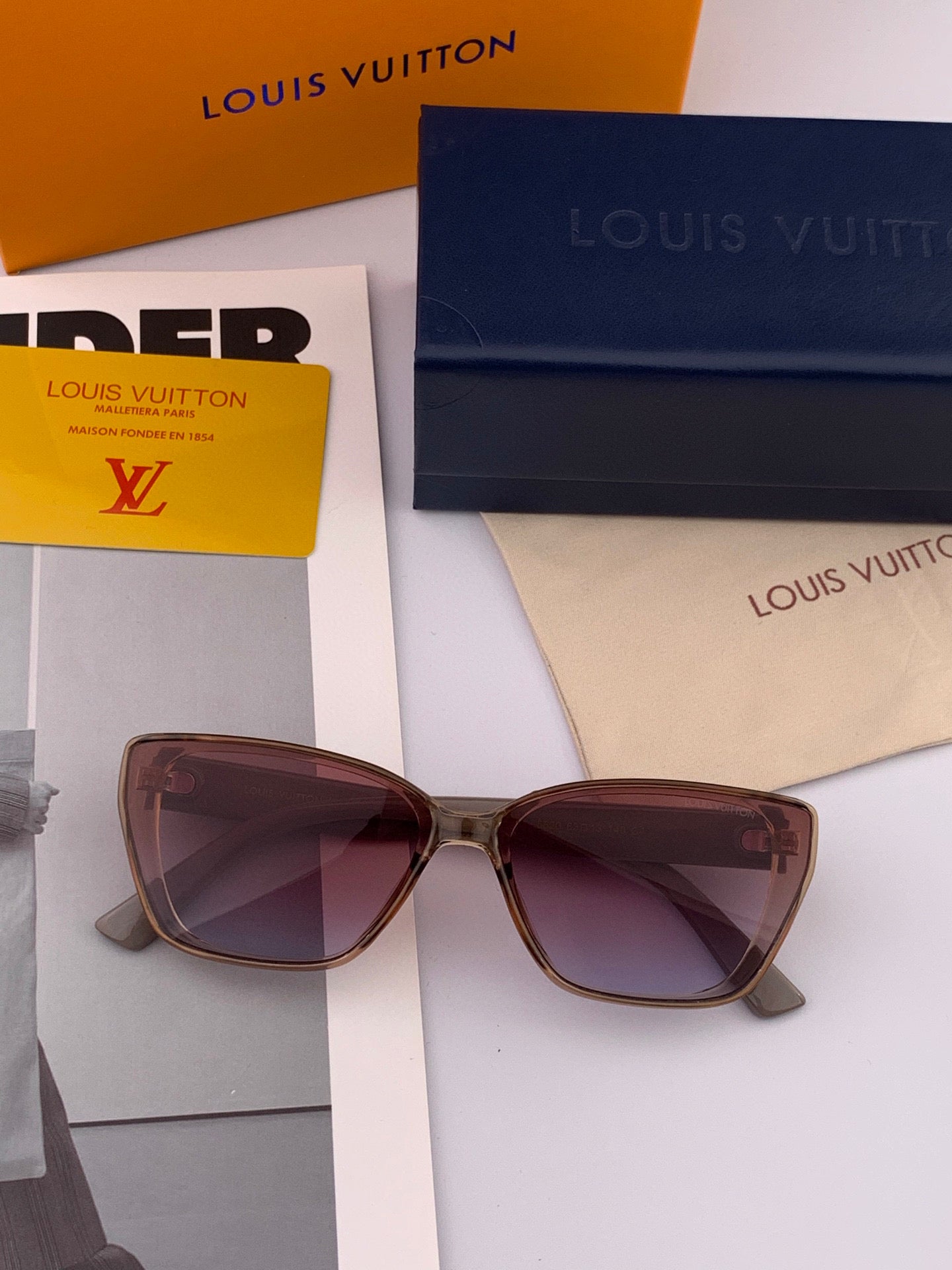 LOUIS VUITTON CAT EYE SUNGLASSES L0552 IN ACETATE