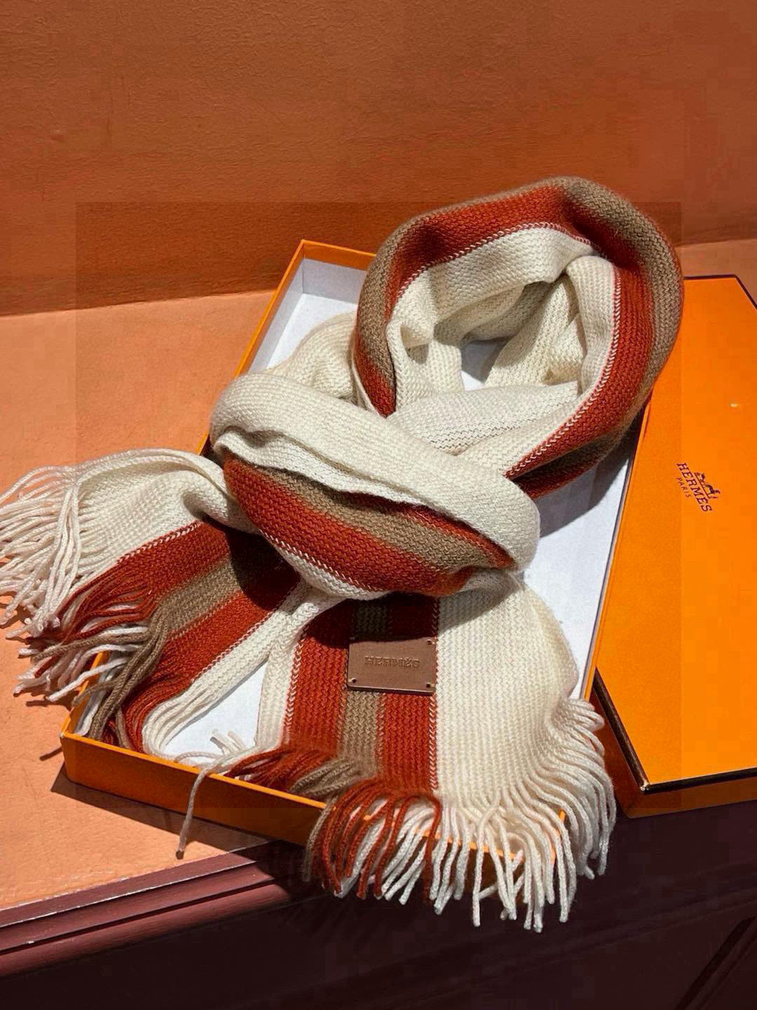 GUCCI 25S SCARF 180 IN CASHMERE 711250