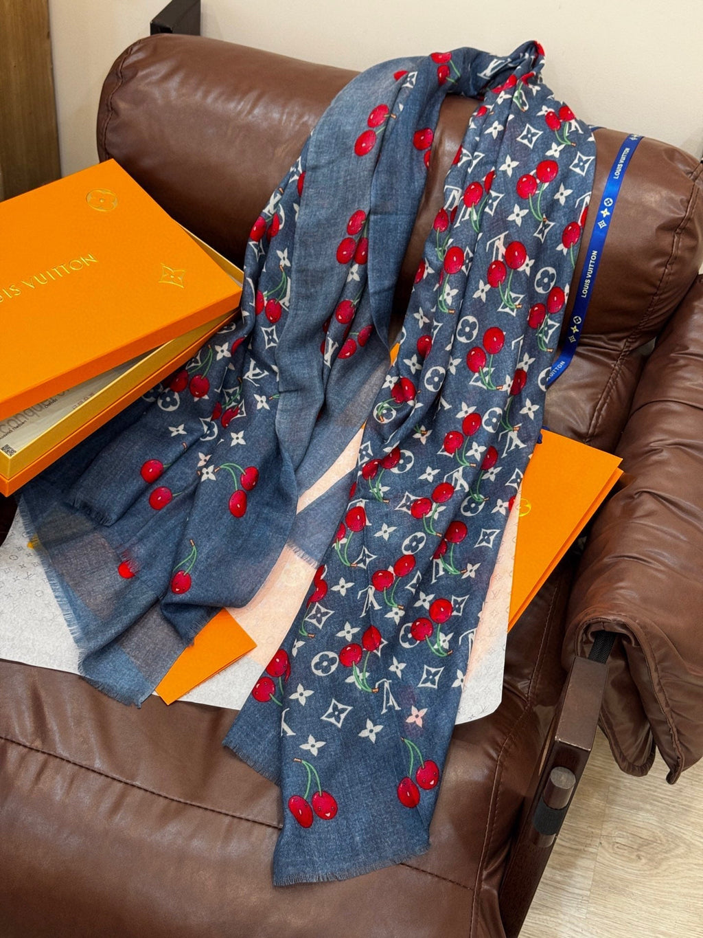 LOUIS VUITTON LV SCARF 200 CM IN CASHMERE 728982