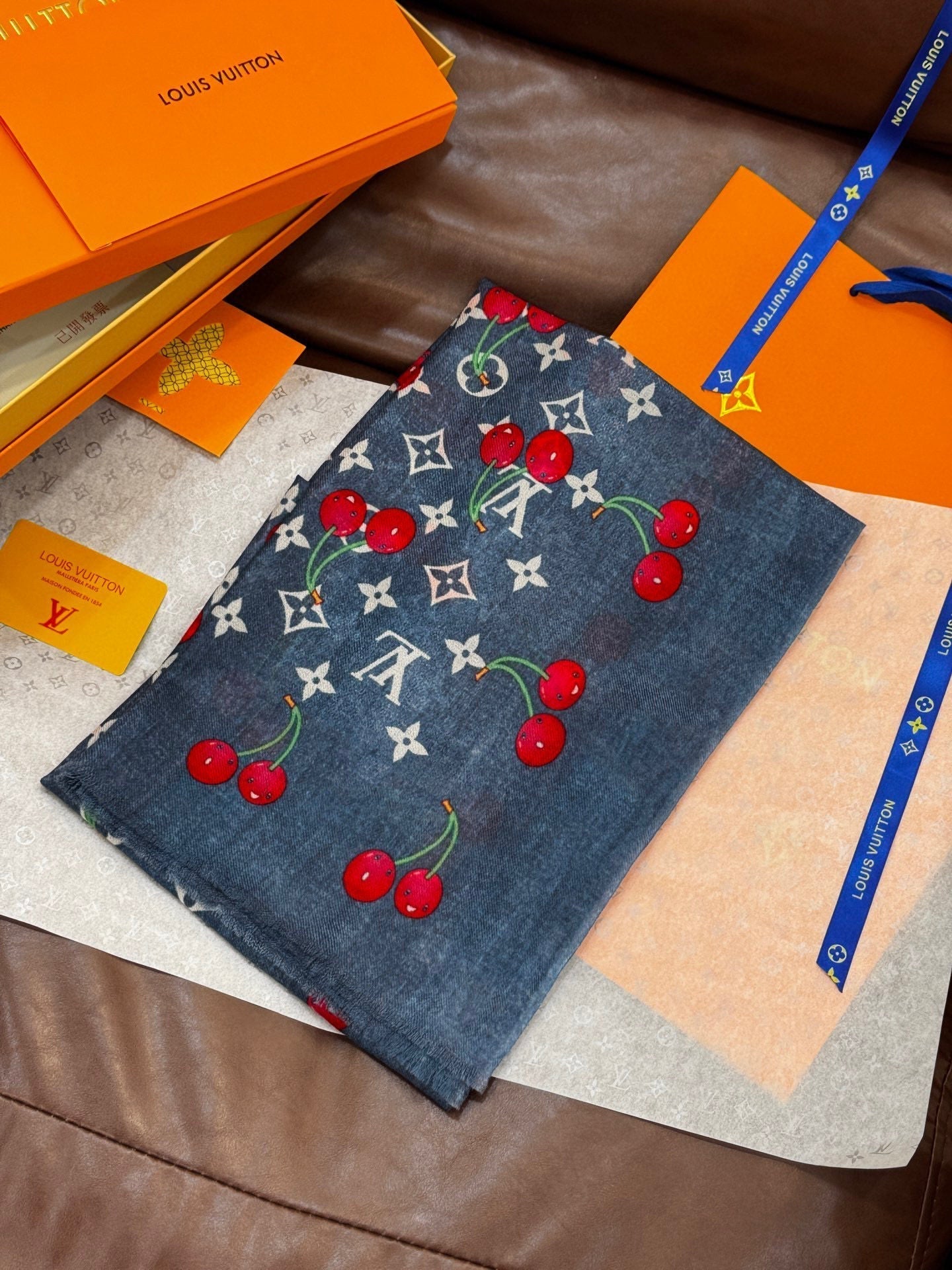 LOUIS VUITTON LV SCARF 200 CM IN CASHMERE 728982