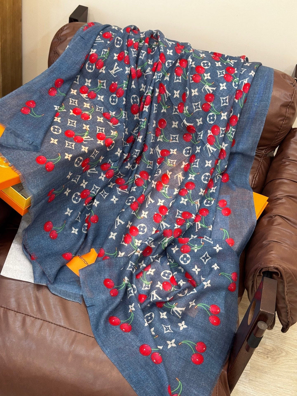 LOUIS VUITTON LV SCARF 200 CM IN CASHMERE 728982