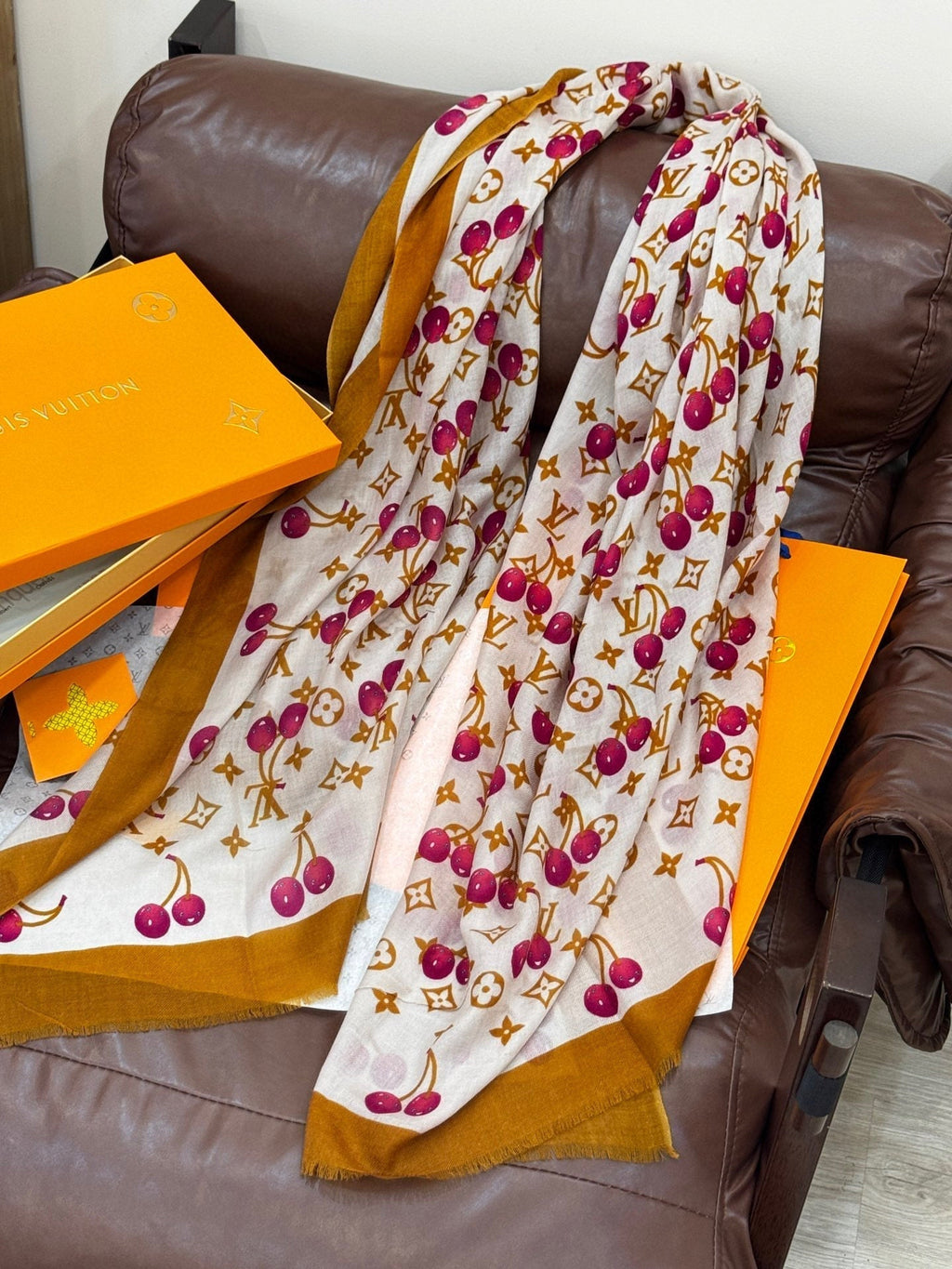 LOUIS VUITTON LV SCARF 200 CM IN CASHMERE 728983