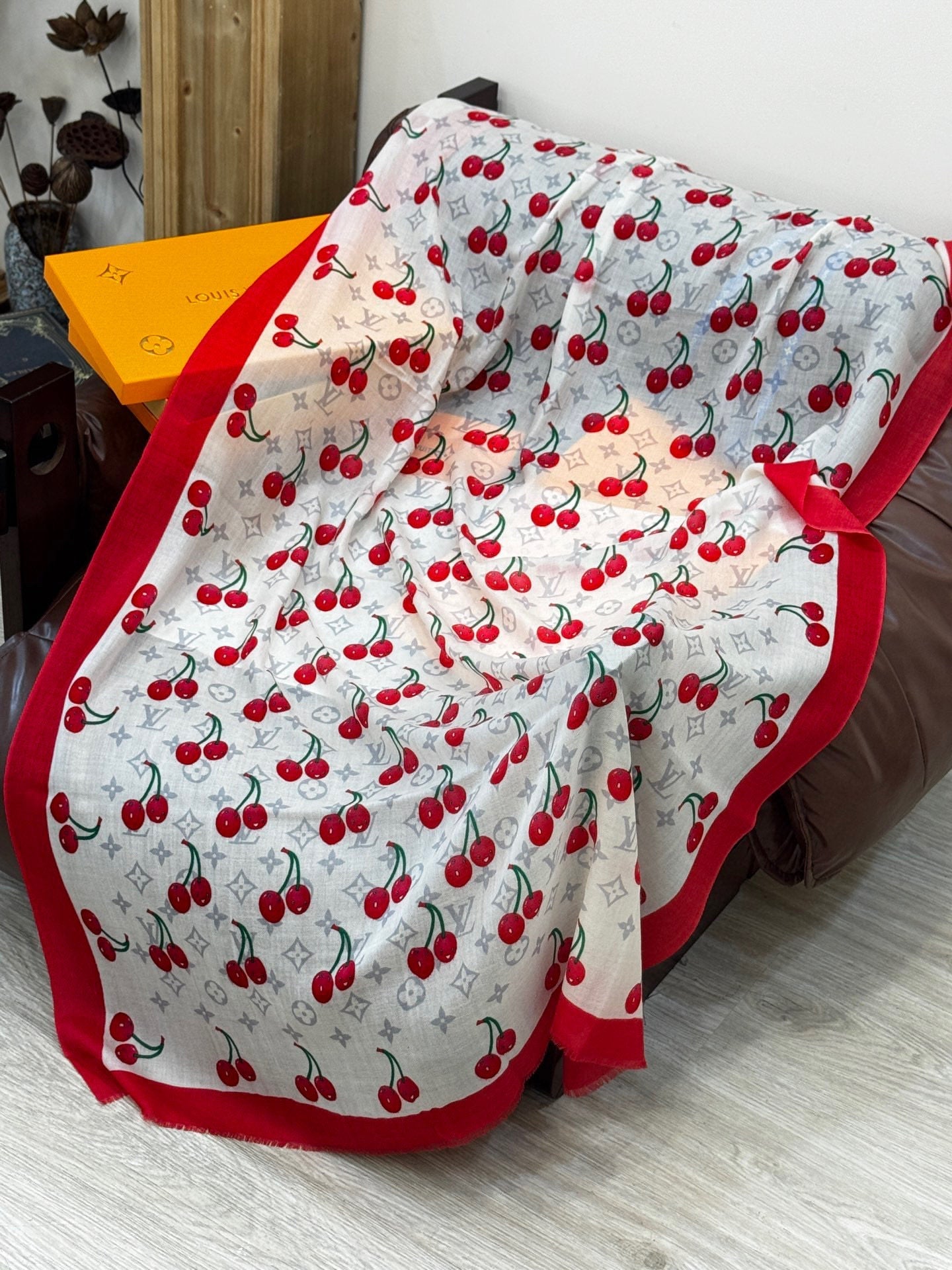 LOUIS VUITTON LV SCARF 200 CM IN CASHMERE 728984