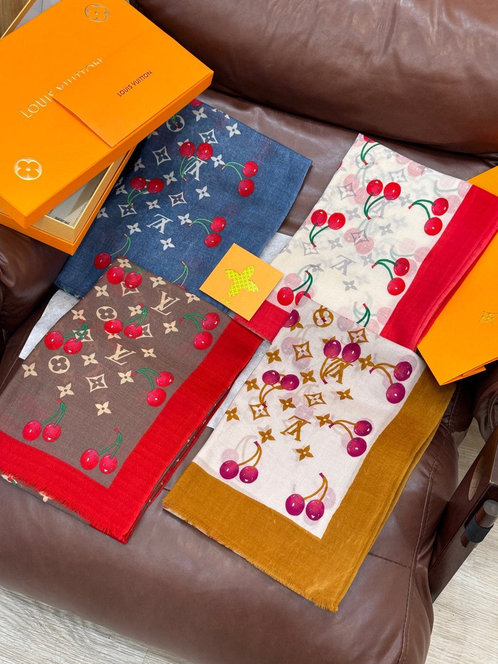 LOUIS VUITTON LV SCARF 200 CM IN CASHMERE 728984