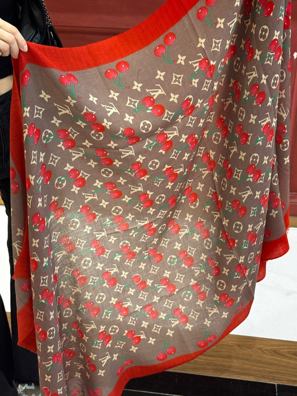 LOUIS VUITTON LV SCARF 200 CM IN CASHMERE 728985