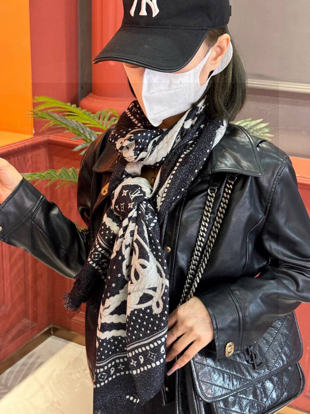 LOUIS VUITTON LV SCARF 200 CM IN CASHMERE 728993