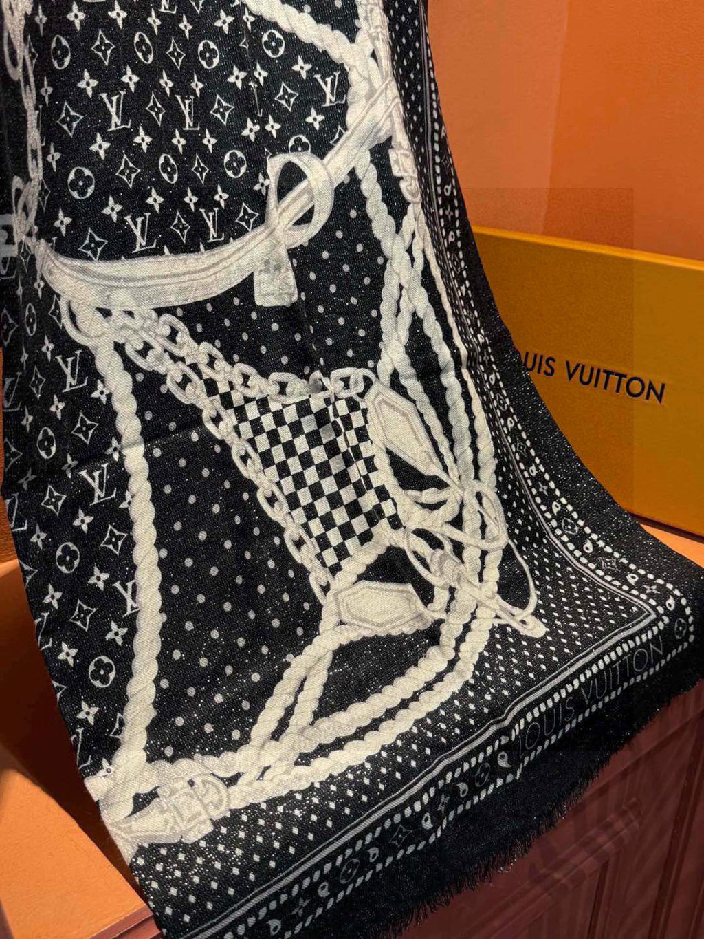 LOUIS VUITTON LV SCARF 200 CM IN CASHMERE 728993