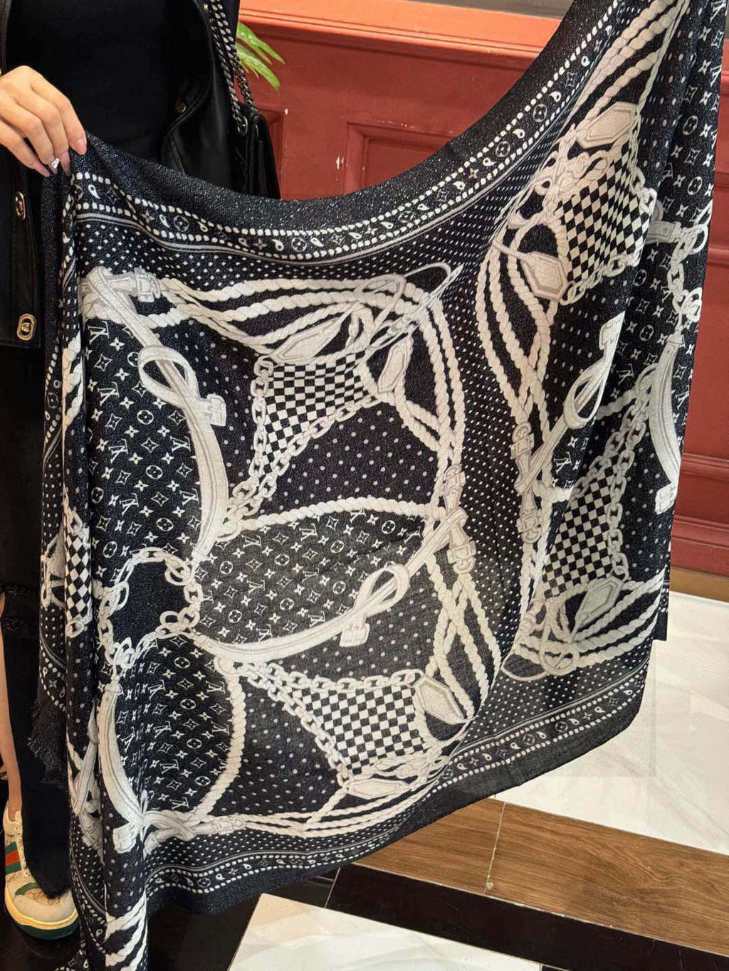 LOUIS VUITTON LV SCARF 200 CM IN CASHMERE 728993