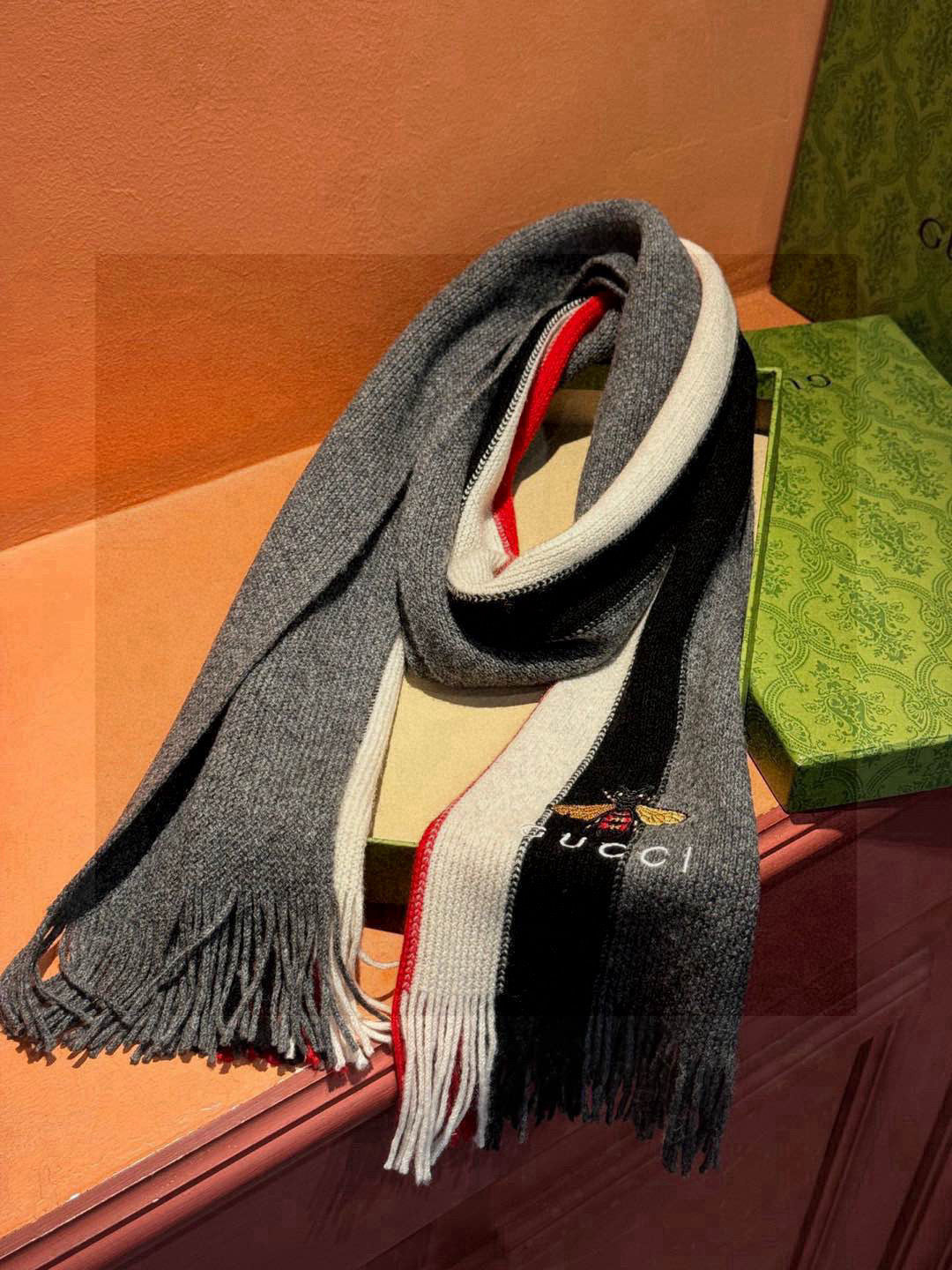 GUCCI 25S SCARF 180 IN CASHMERE 730567