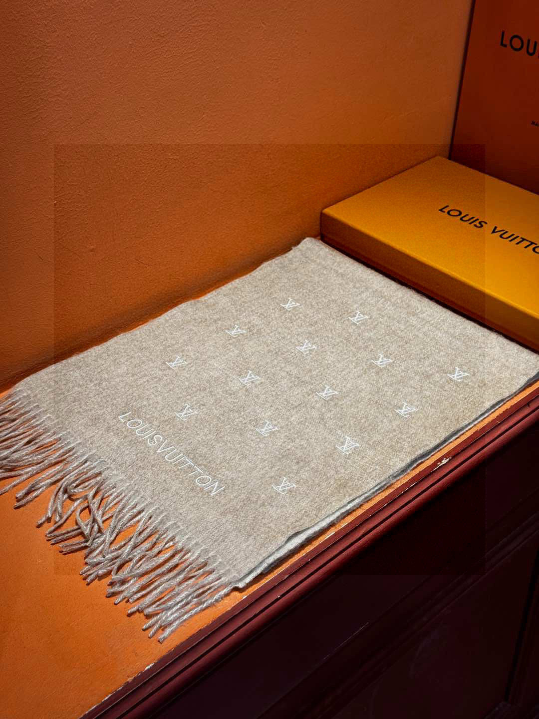LOUIS VUITTON LV SCARF 180 CM IN CASHMERE 730568