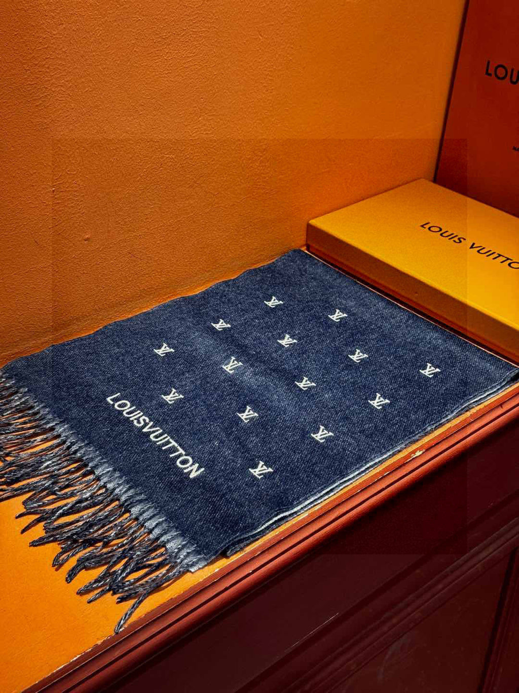 LOUIS VUITTON LV SCARF 180 CM IN CASHMERE 730570