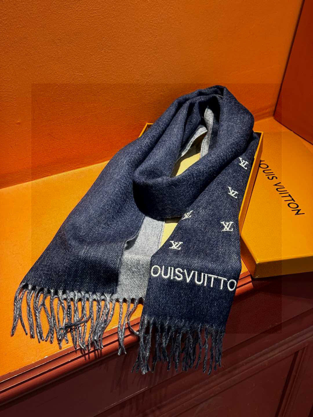 LOUIS VUITTON LV SCARF 180 CM IN CASHMERE 730570