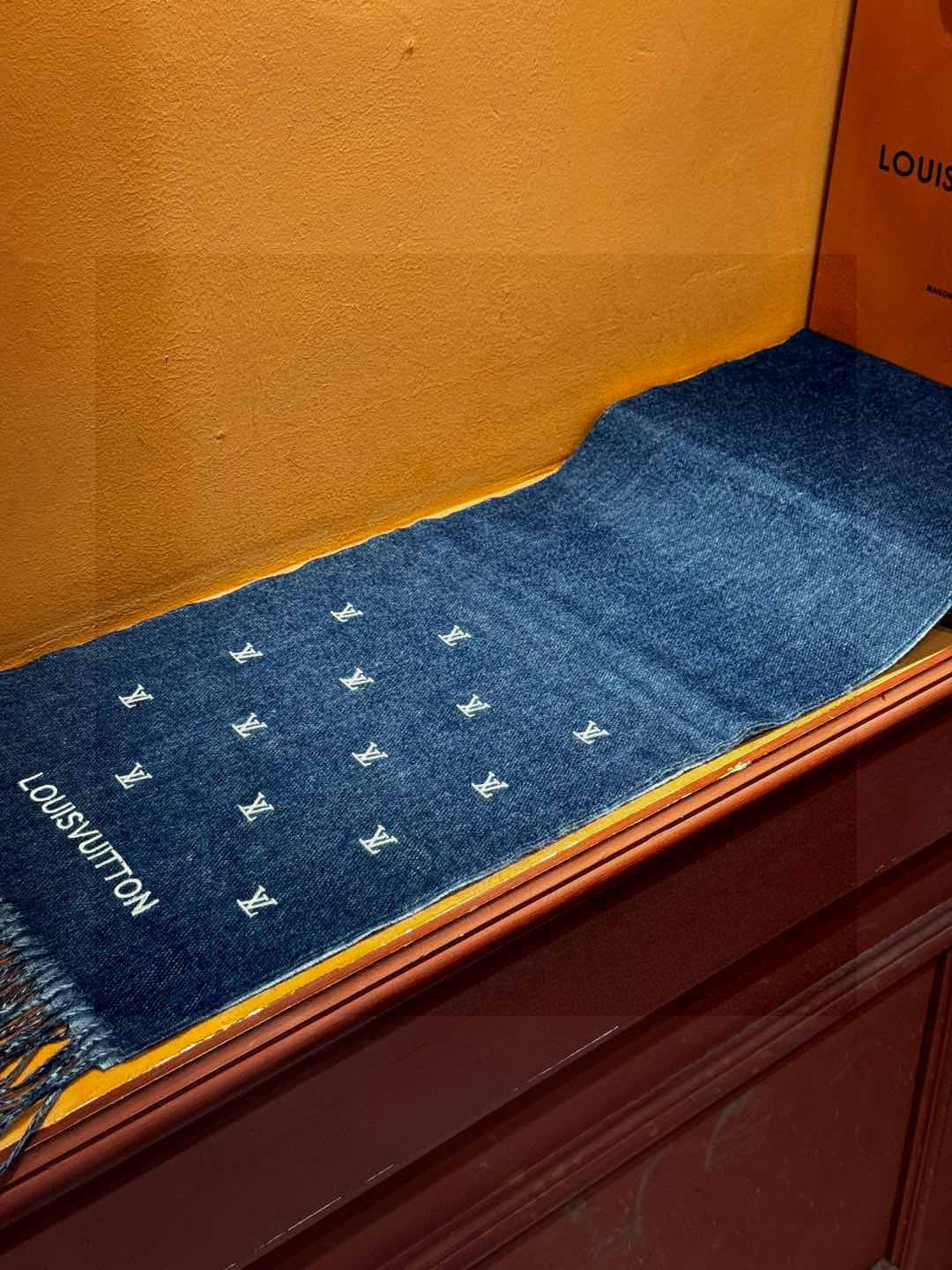 LOUIS VUITTON LV SCARF 180 CM IN CASHMERE 730570