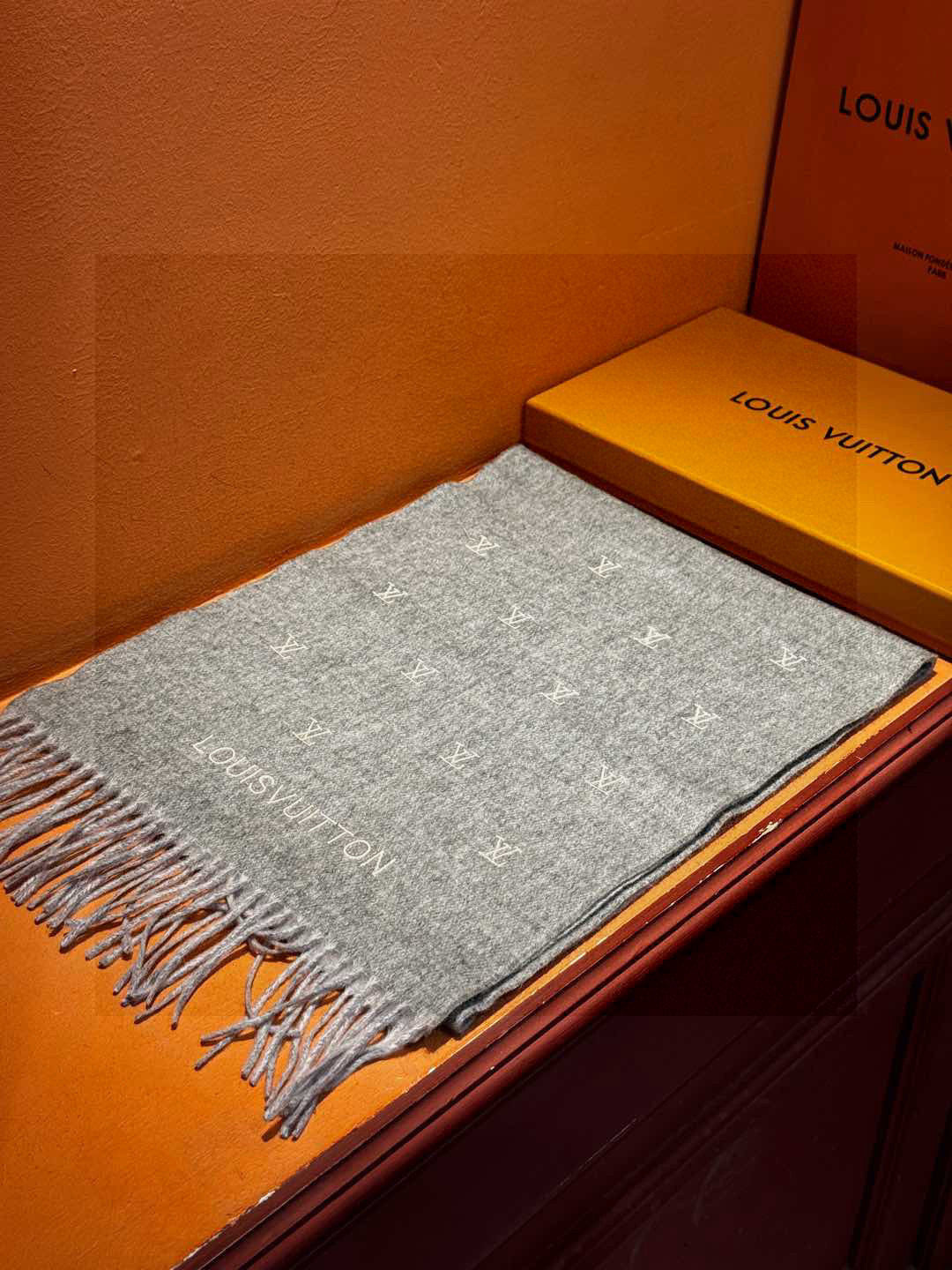 LOUIS VUITTON LV SCARF 180 CM IN CASHMERE 730571