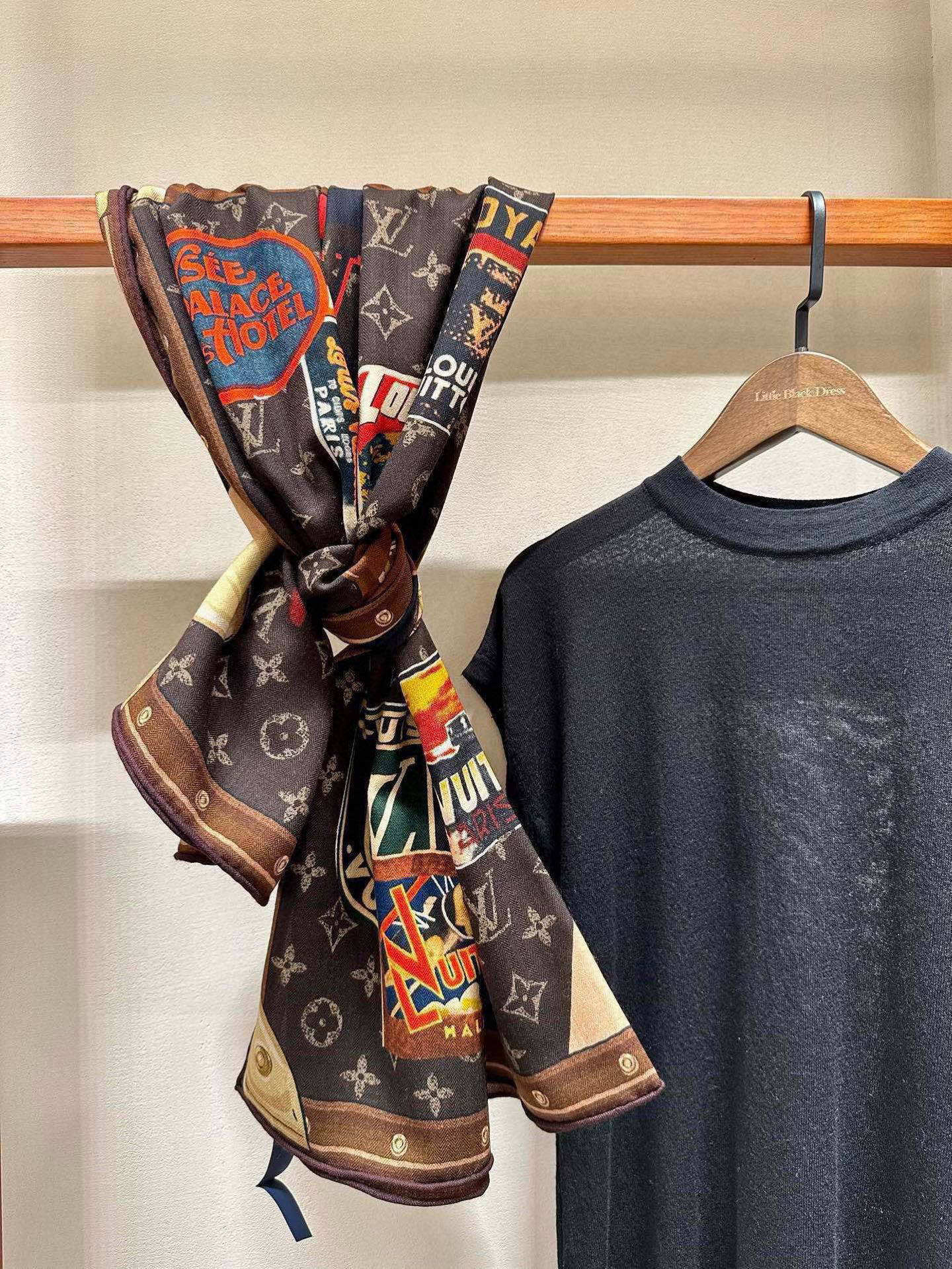 LOUIS VUITTON LV SCARF 140 CM IN SILK 732100