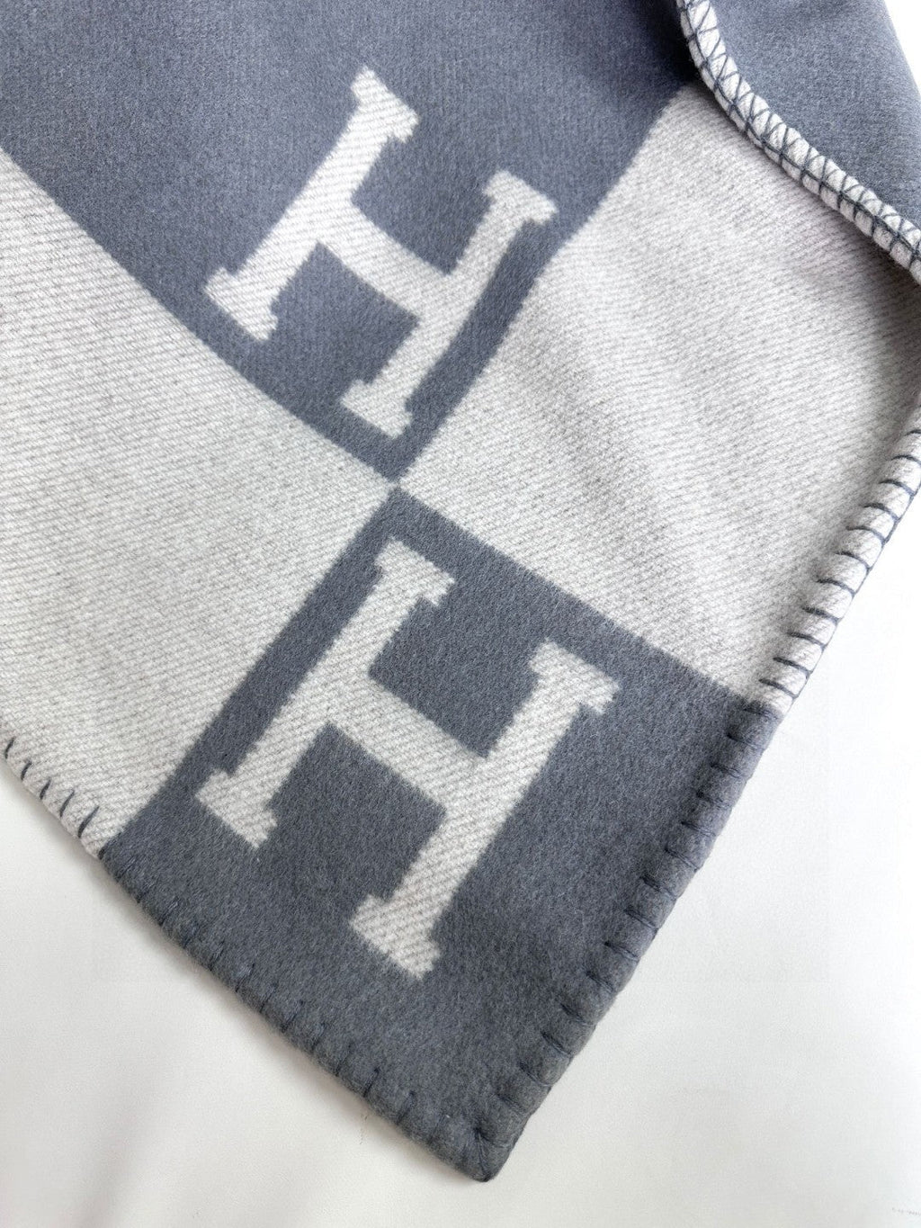 HERMES AVALON THROW BLANKET 170 CM IN COOL GRAY CASERE 294471