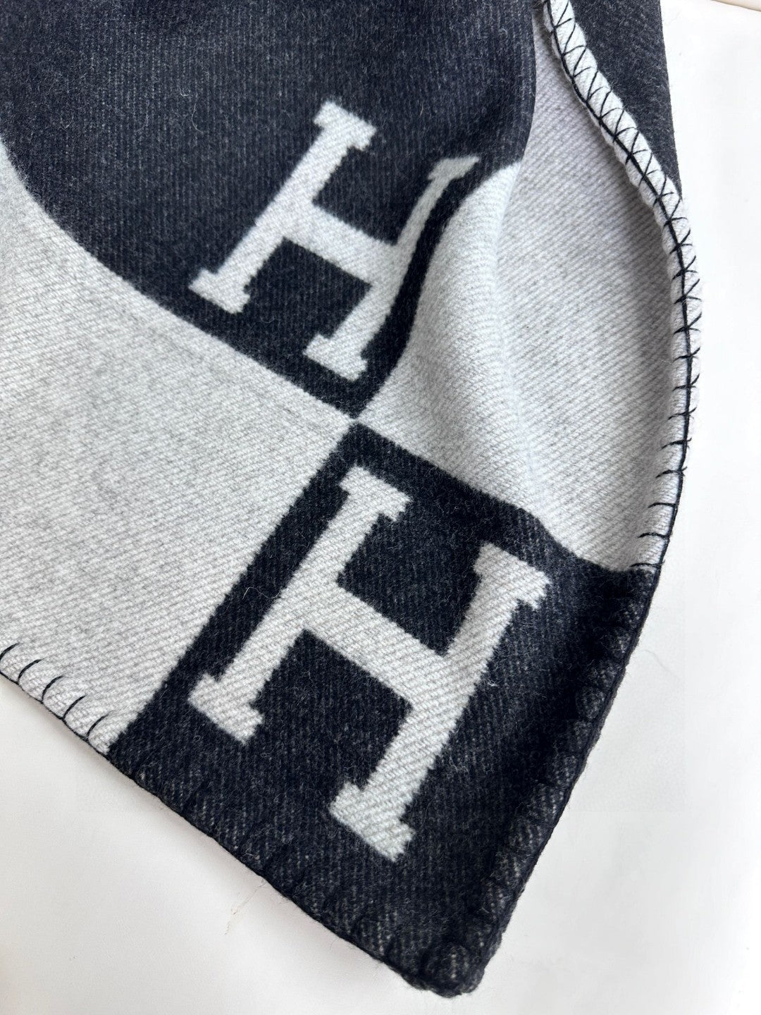 HERMES AVALON THROW BLANKET 170 CM IN BLACK CASERE 294472