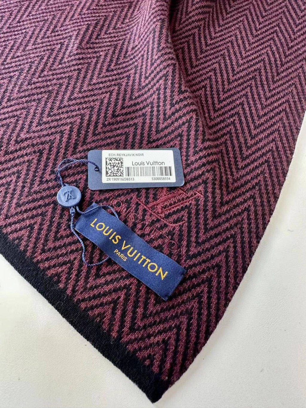 LOUIS VUITTON SCARF 180 CM IN WINE PURPLE CASHMERE 393154