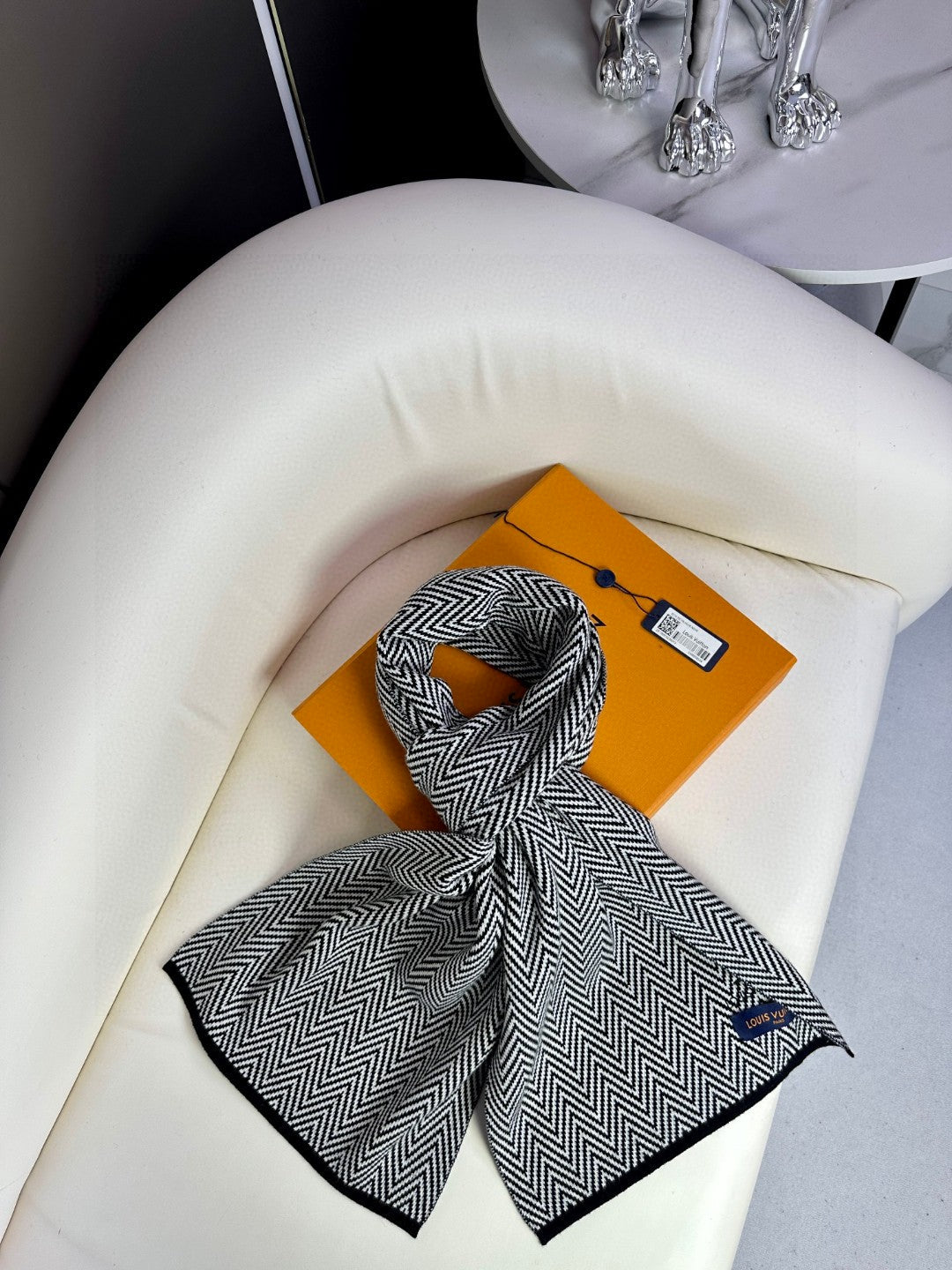 LOUIS VUITTON SCARF 180 CM IN BLACK MIX WHITE CASHMERE 393155