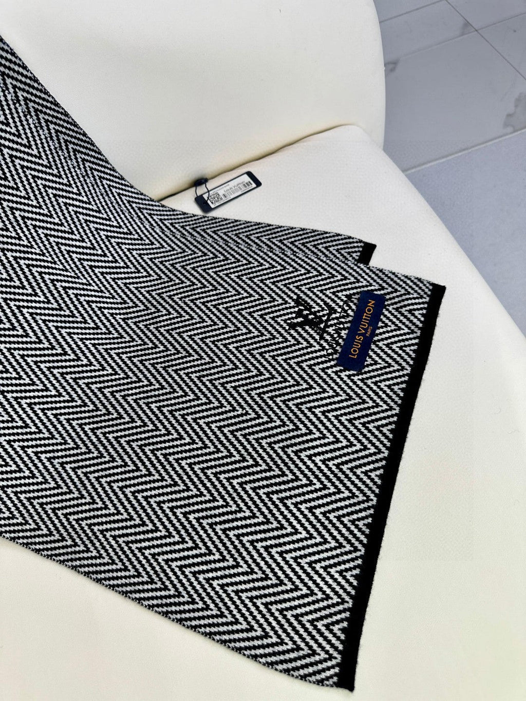 LOUIS VUITTON SCARF 180 CM IN BLACK MIX WHITE CASHMERE 393155