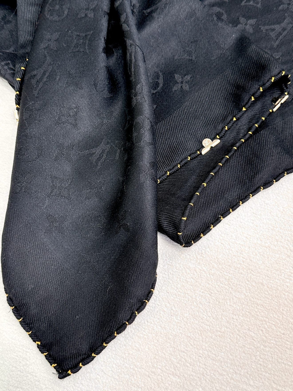 LOUIS VUITTON EVERMORE SCARF 140 CM IN BLACK SILK AND WOOL 393156