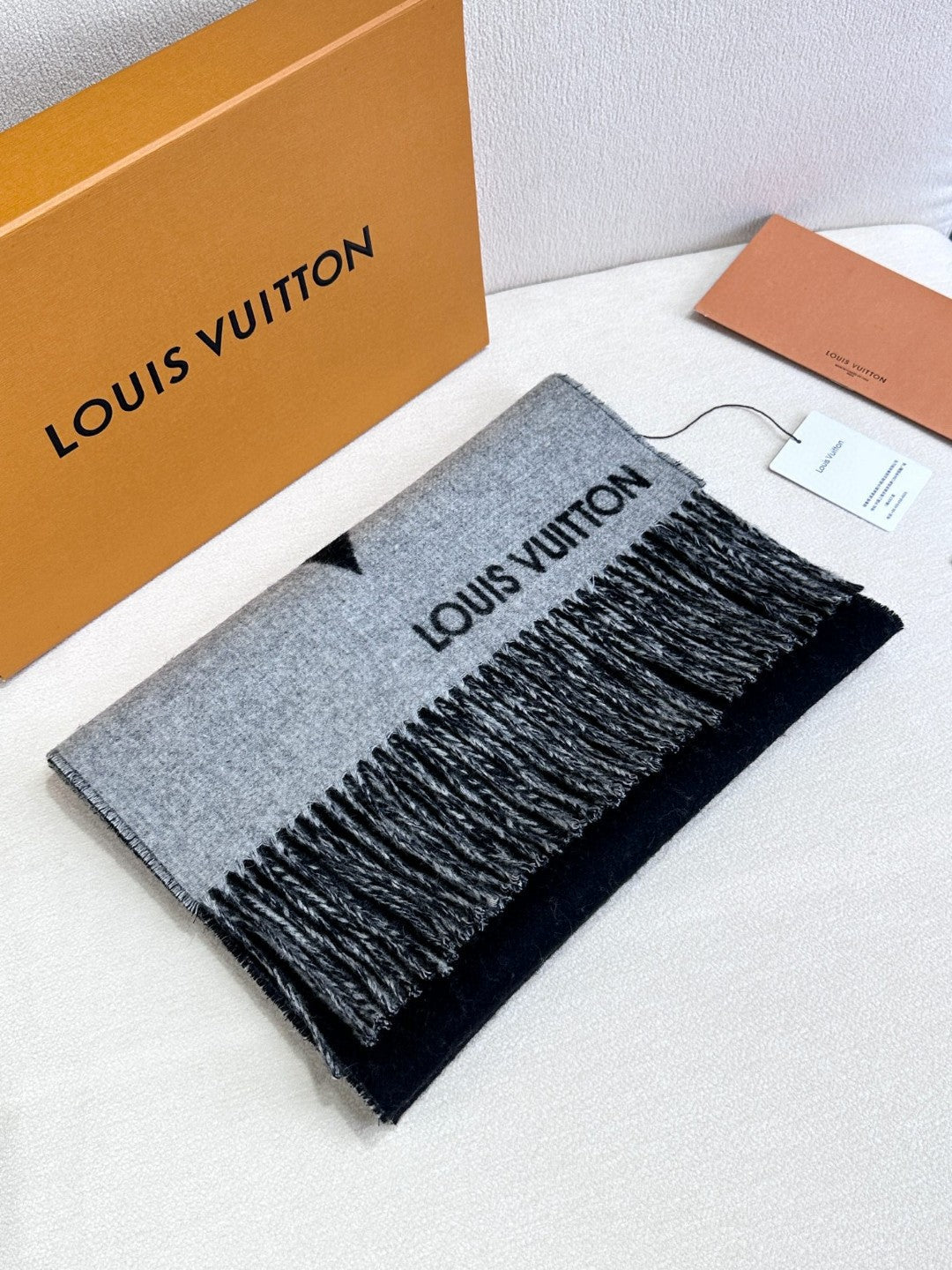 LOUIS VUITTON GRAPHIC DUAL SCARF 192 CM IN BLACK MIX LIGHT GRAY WOOL AND CASHMERE 396435