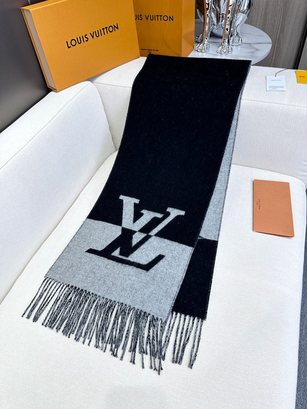 LOUIS VUITTON GRAPHIC DUAL SCARF 192 CM IN BLACK MIX LIGHT GRAY WOOL AND CASHMERE 396435