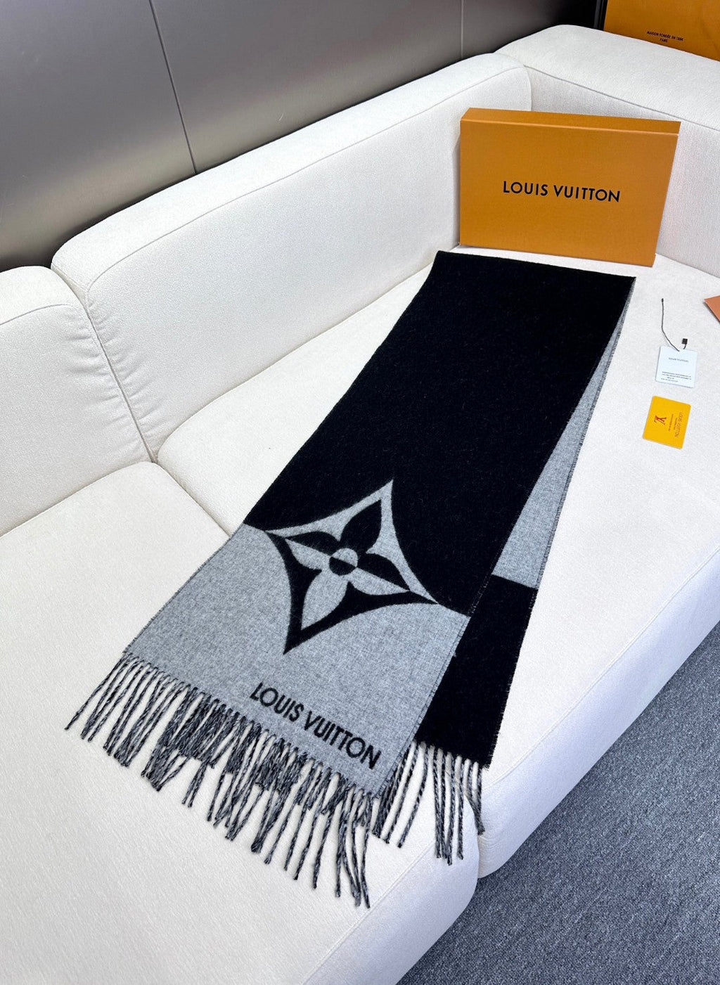 LOUIS VUITTON GRAPHIC DUAL SCARF 192 CM IN BLACK MIX LIGHT GRAY WOOL AND CASHMERE 396435