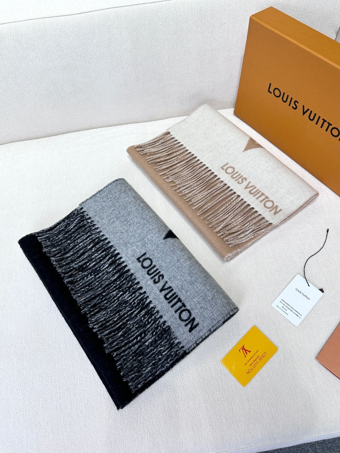 LOUIS VUITTON GRAPHIC DUAL SCARF 192 CM IN BLACK MIX LIGHT GRAY WOOL AND CASHMERE 396435