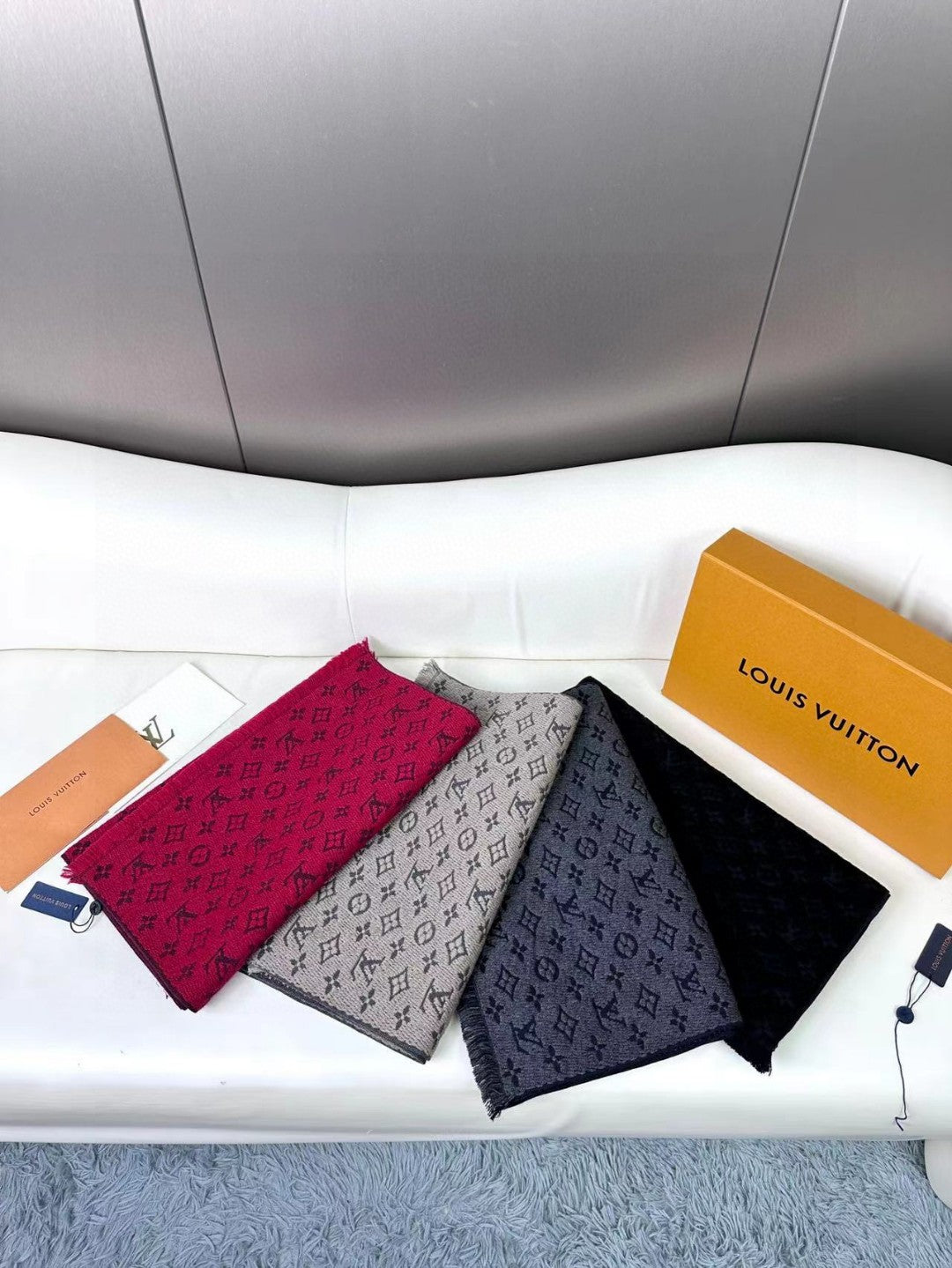 LOUIS VUITTON SCARF 180 CM IN HIBISCUS RED CLASSIC MONOGRAM CASHMERE 396438