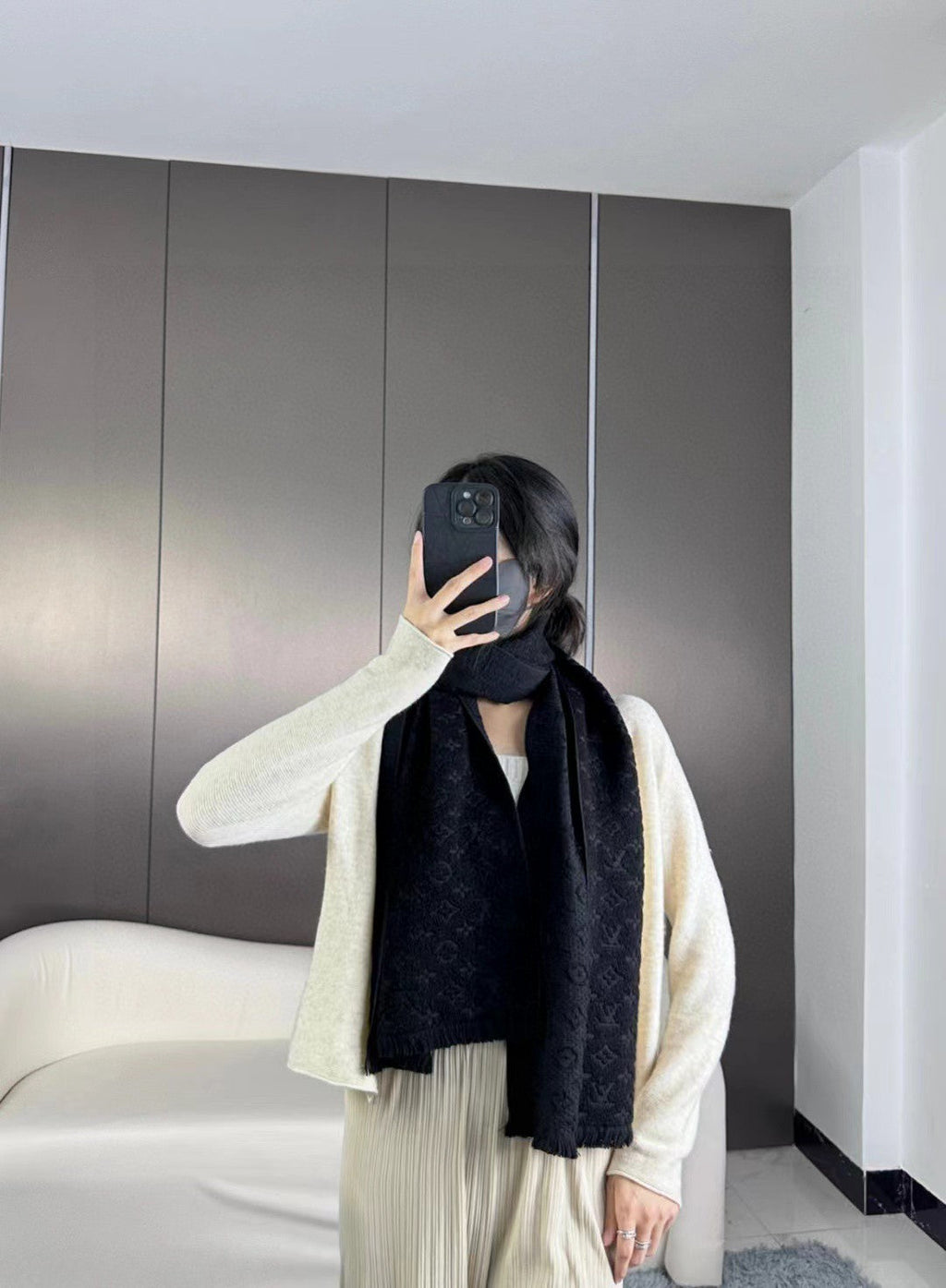 LOUIS VUITTON SCARF 180 CM IN BLACK CLASSIC MONOGRAM CASHMERE 396441