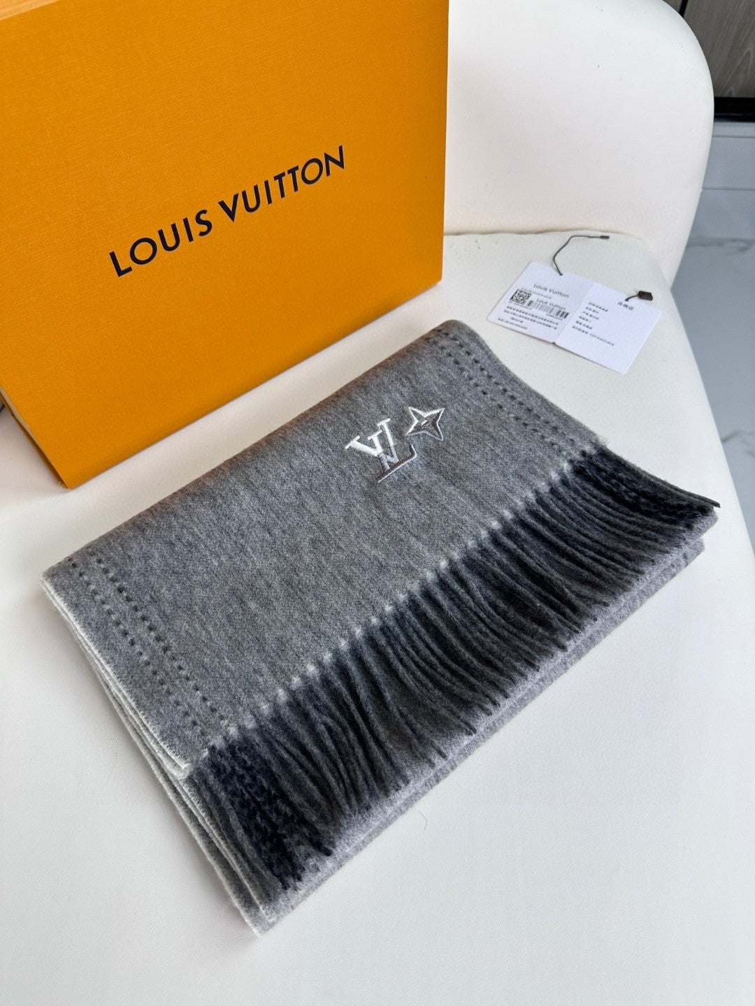 LOUIS VUITTON DUAL SCARF 180 CM IN SHARK GRAY CASHMERE 398375