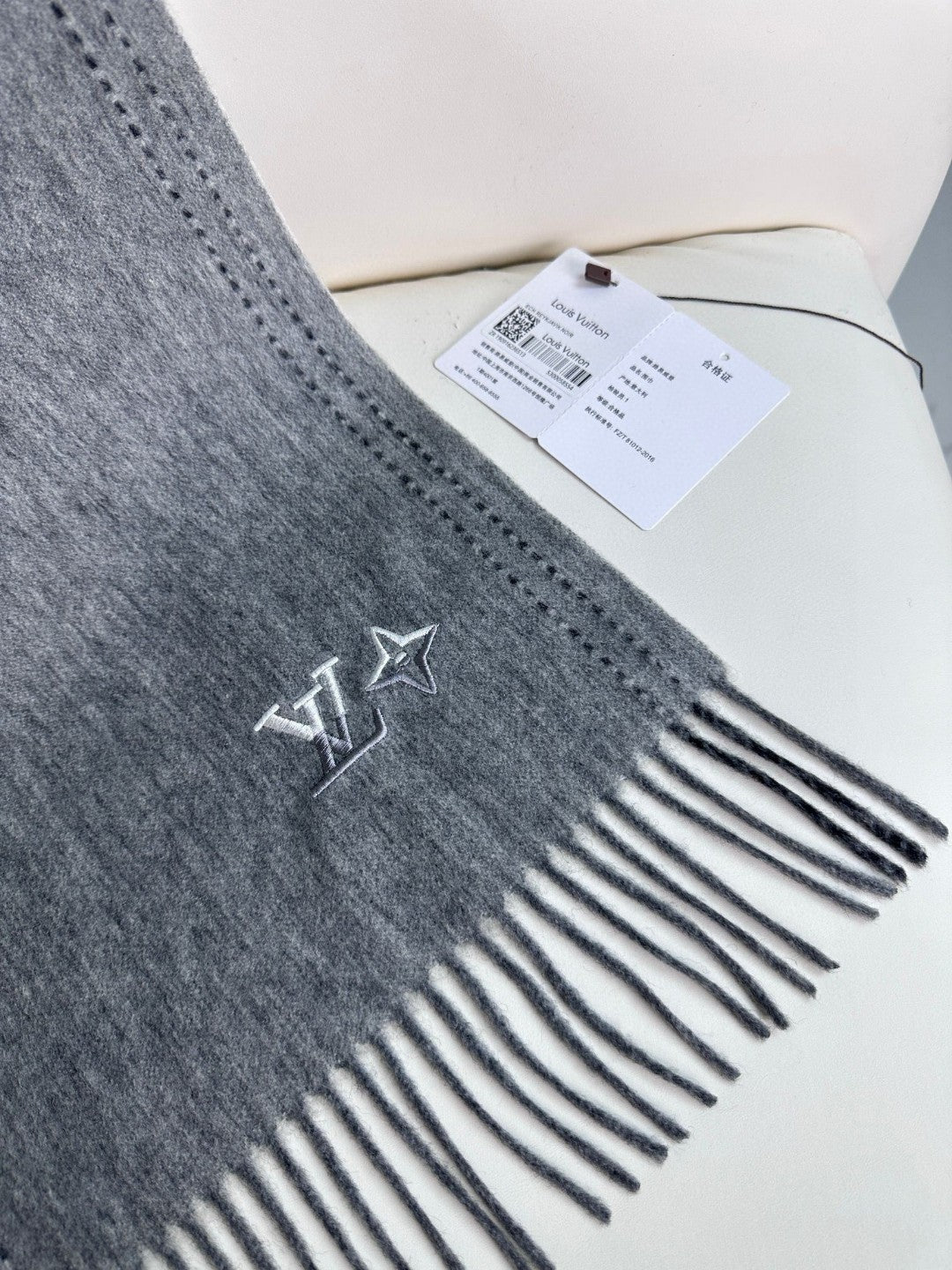LOUIS VUITTON DUAL SCARF 180 CM IN SHARK GRAY CASHMERE 398375