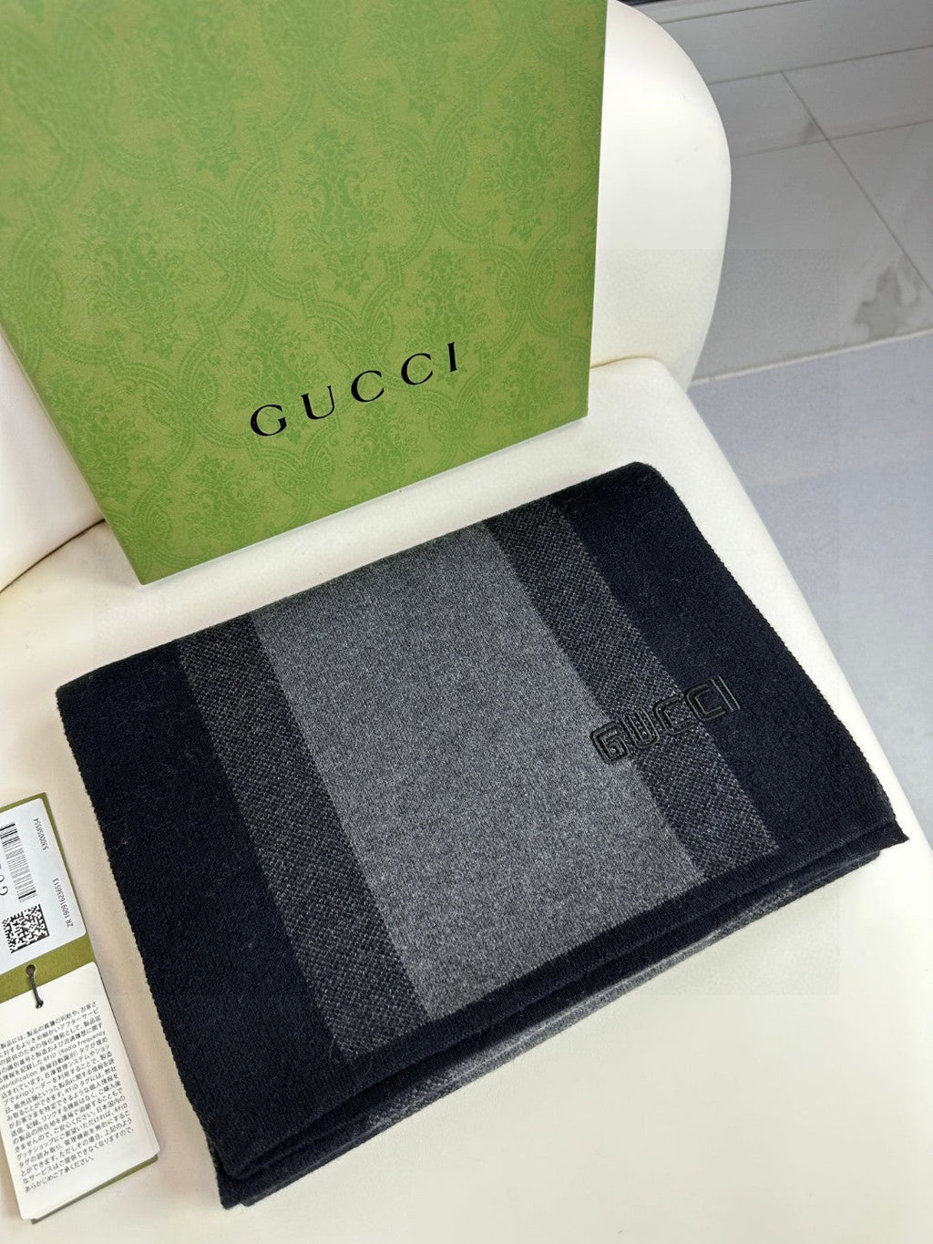GUCCI SCARF 180 CM IN BLACK MIX DARK GRAY CASHMERE 398446