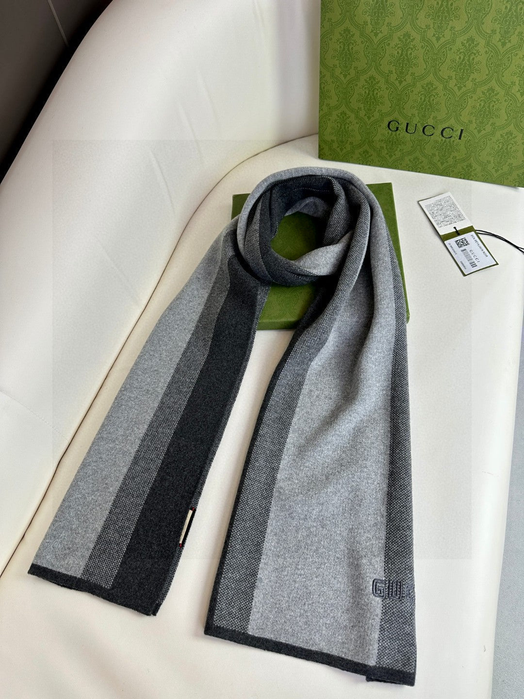 GUCCI SCARF 180 CM IN BLACK MIX LIGHT GRAY CASHMERE 398447