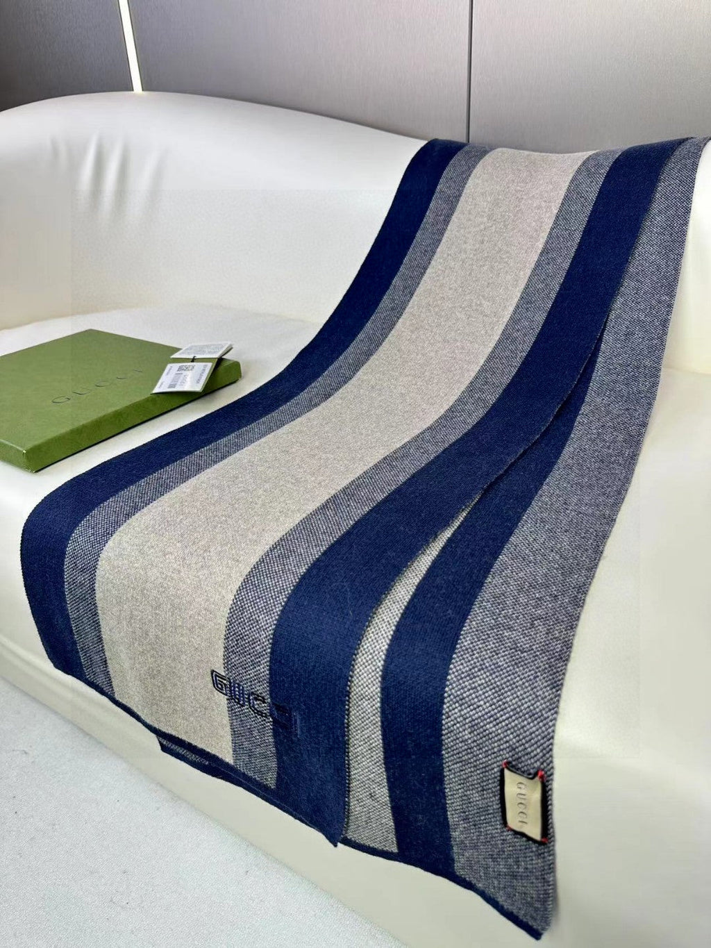 GUCCI SCARF 180 CM IN NAVY BLUE MIX BEIGE CASHMERE 398448